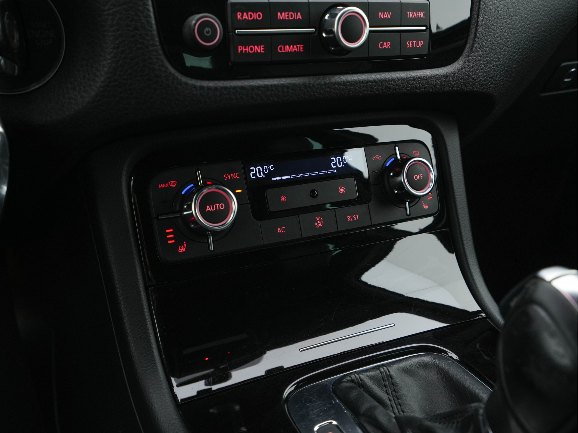 Volkswagen Touareg 3.0 TDI R-line-Sportpack AWD Aut. *FULL-LEATHER | BI-XENON | MEMORY-PACK | DYNAUDIO | AIR-SUSPENSION | NAVI-FULLMAP | COMFORT-SEATS  | ECC | HEATED-SEATS | PDC | CRUISE | TOWBAR | 21''ALU*