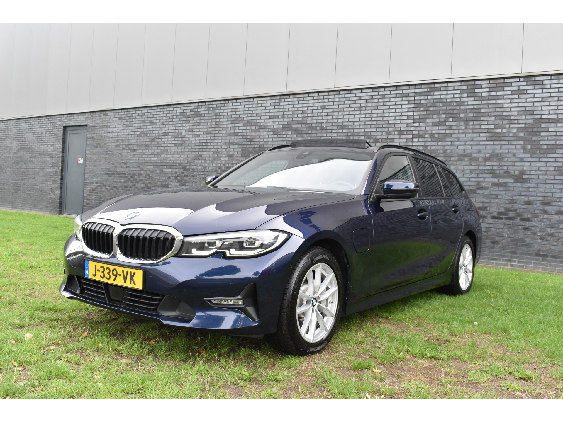 BMW 3-serie Touring 330e Business Edition Plus Plugin-hybride Pano Leder
