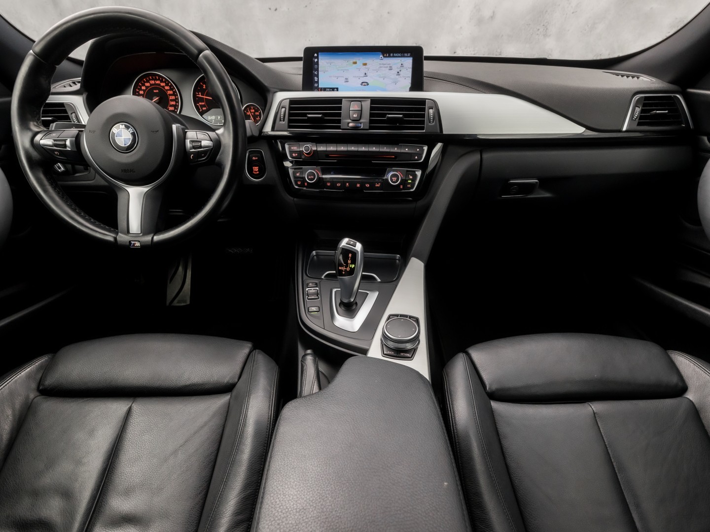 BMW 3 Serie GT 320i M Sport High Executive 184Pk Automaat (GROOT NAVI, M PAKKET, STOELVERWARMING, LEDER, SPORTSTOELEN, GETINT GLAS, PARKEERSENSOREN, NIEUWSTAAT)
