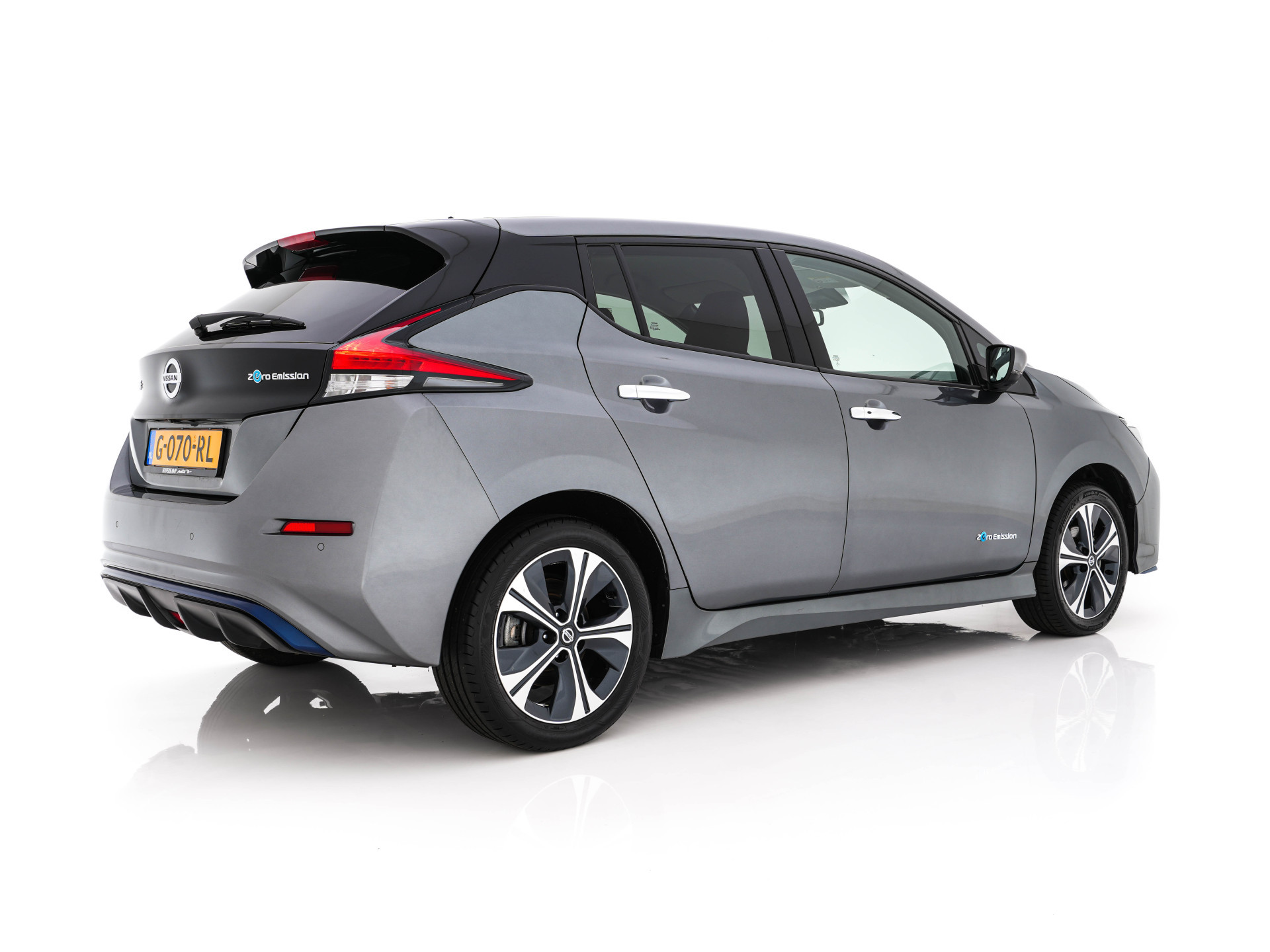 Nissan LEAF 3.Zero Limited Edition 62 kWh {SOH-93%} (INCL-BTW) Aut. *HEATPUMP | LEATHER | FULL-LED | DIGI-COCKPIT | TOPVIEW | BOSE-AUDIO | KEYLESS | DAB+ | BLINDSPOT | ECC | ADAPTIVE-CRUISE | PDC | HEATED-COMFORTSEATS | PRIVACYGLASS | 17"ALU*