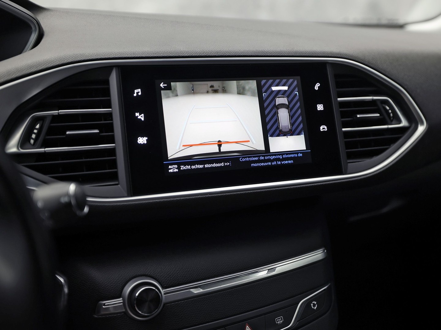 Peugeot 308 SW 1.2 PureTech Premium Sport (VIRTUAL COCKPIT, APPLE CARPLAY, GROOT NAVI, 360 CAMERA, SPORTSTOELEN, LEDER, TREKHAAK, GETINT GLAS, NIEUWSTAAT)