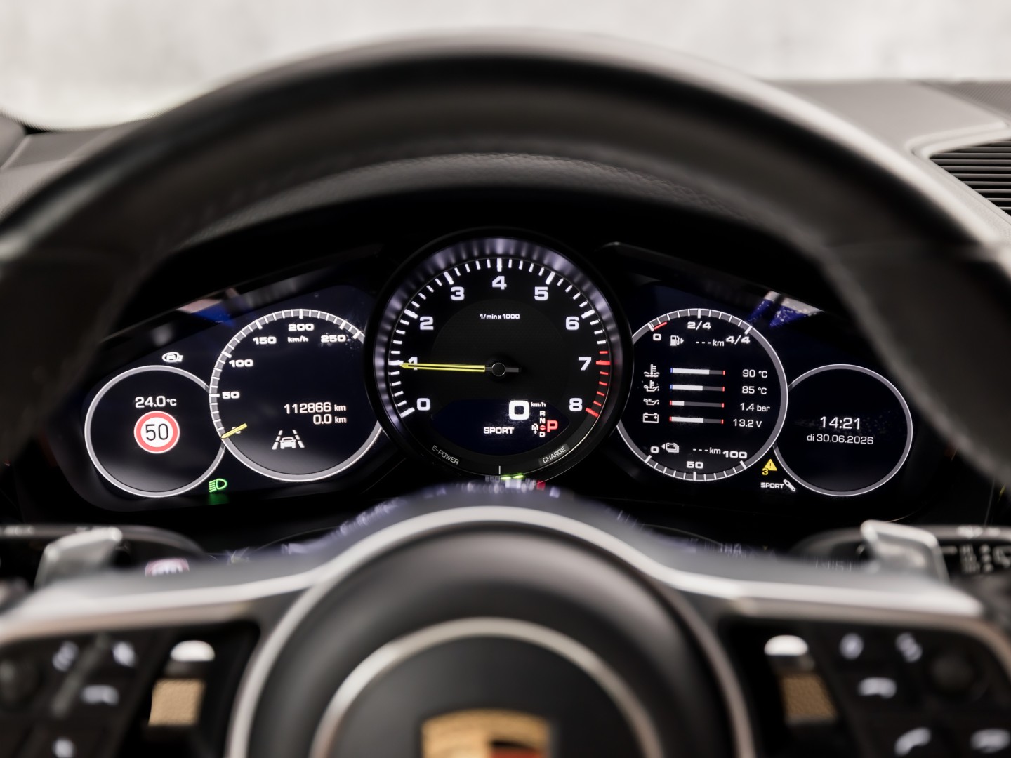 Porsche Cayenne 3.0 E-Hybrid Sport 463Pk (SPORTCHRONO PAKKET, LUCHTVERING, SOH 95%, BLACK PACK, APPLE CARPLAY, MEMORY SEATS, STOELVERWARMING, GETINT GLAS, CAMERA, NIEUWSTAAT)