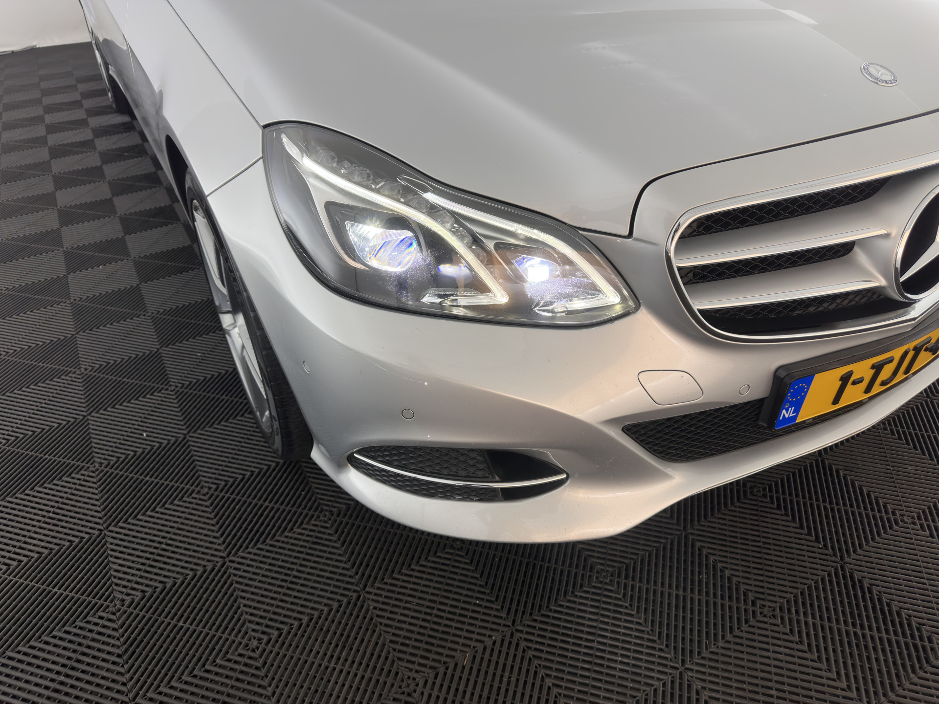 Mercedes-Benz E-klasse 200 CDI Ambition Avantgarde Aut. *LEATHER | FULL-LED | HEATED-COMFORTSEATS | CAMERA | ECC | CARPLAY | PDC | CRUISE | PRIVACY-GLASS | 18''ALU*