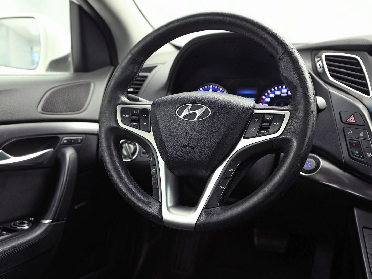 Hyundai i40 Wagon 2.0 GDI i-Catcher 177Pk Automaat (PANORAMADAK, NAVIGATIE, CAMERA, GETINT GLAS, STOELVERWARMING, ELEK SPORTSTOELEN, CRUISE, XENON, NIEUWSTAAT)