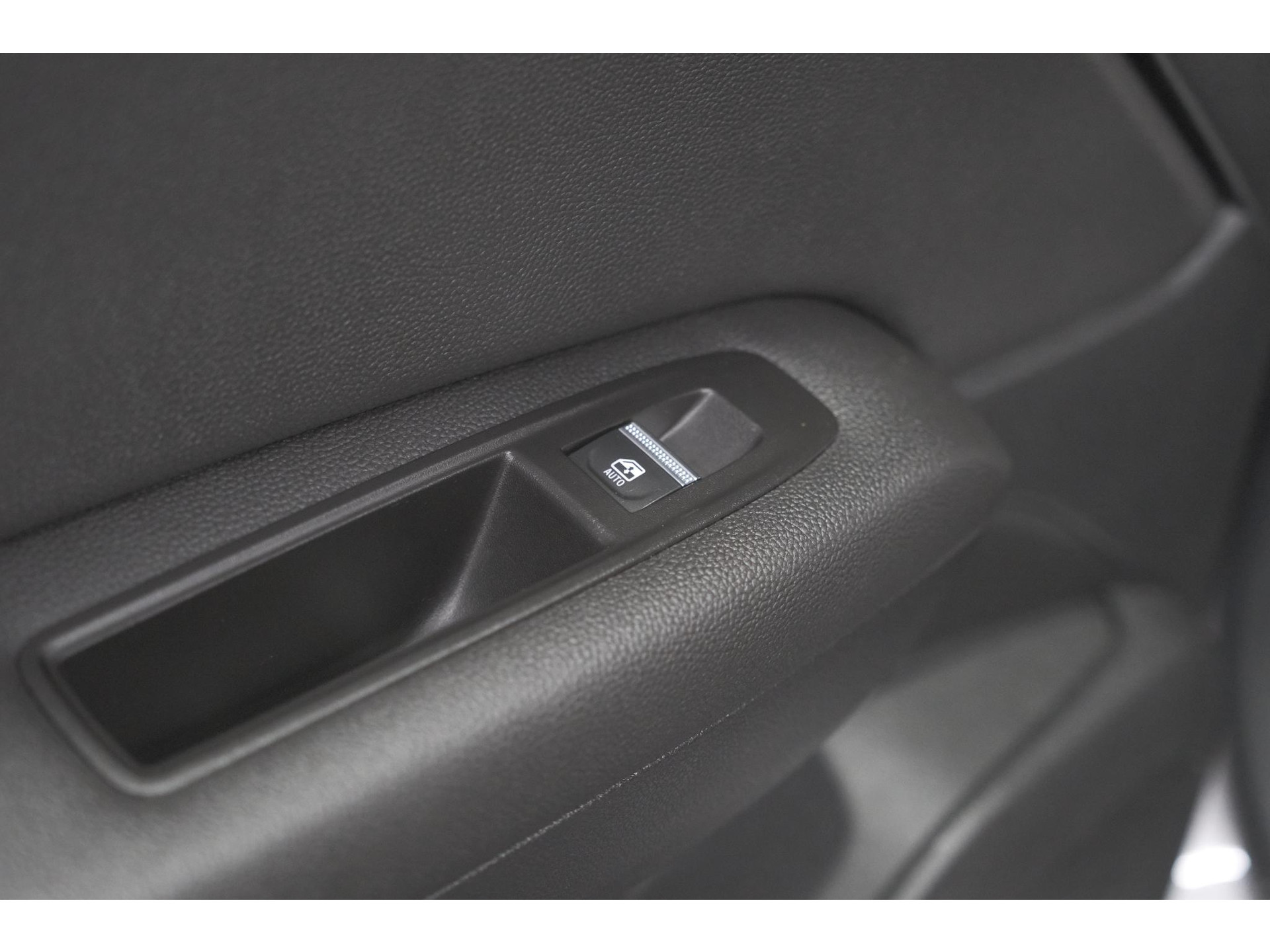 Renault Captur TCe 100 Intens | Trekhaak | Camera | Navigatie | Parkeersensoren