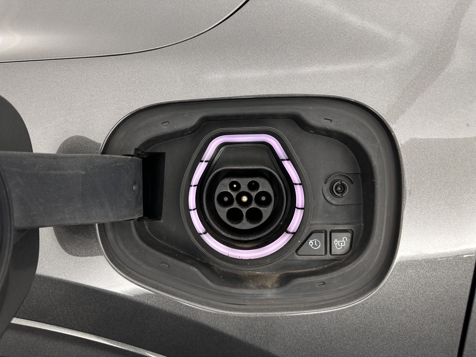 Ford Kuga 2.5 PHEV Vignale (Plug-In) (INCL-BTW) Aut. *HEAD-UP | LEATHER | DIGI-COCKPIT | FULL-LED | KEYLESS | DAB | CARPLAY | NAVI-FULLMAP | MEMORY-PACK | HEATED-COMFORTSEATS | PRIVACYGLASS | TOWBAR | 18''ALU*