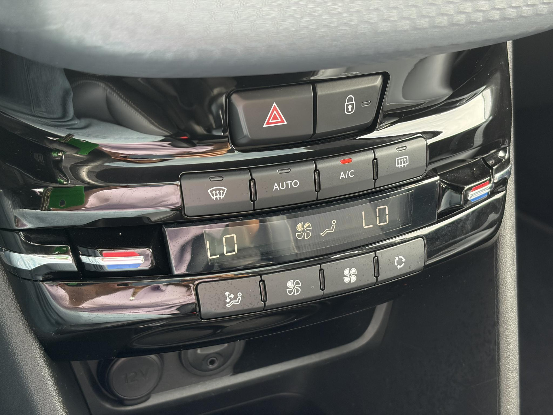 Peugeot 208 1.2 PureTech Allure D-riem vv in 2022,2e Eigenaar,110pk,Dealer Onderhouden,Pano,Carplay,Camera,Clima,Cruise,5 Deurs,Halfleder,Pdc,N.A.P,Lm velgen,Apk tot 05-2027