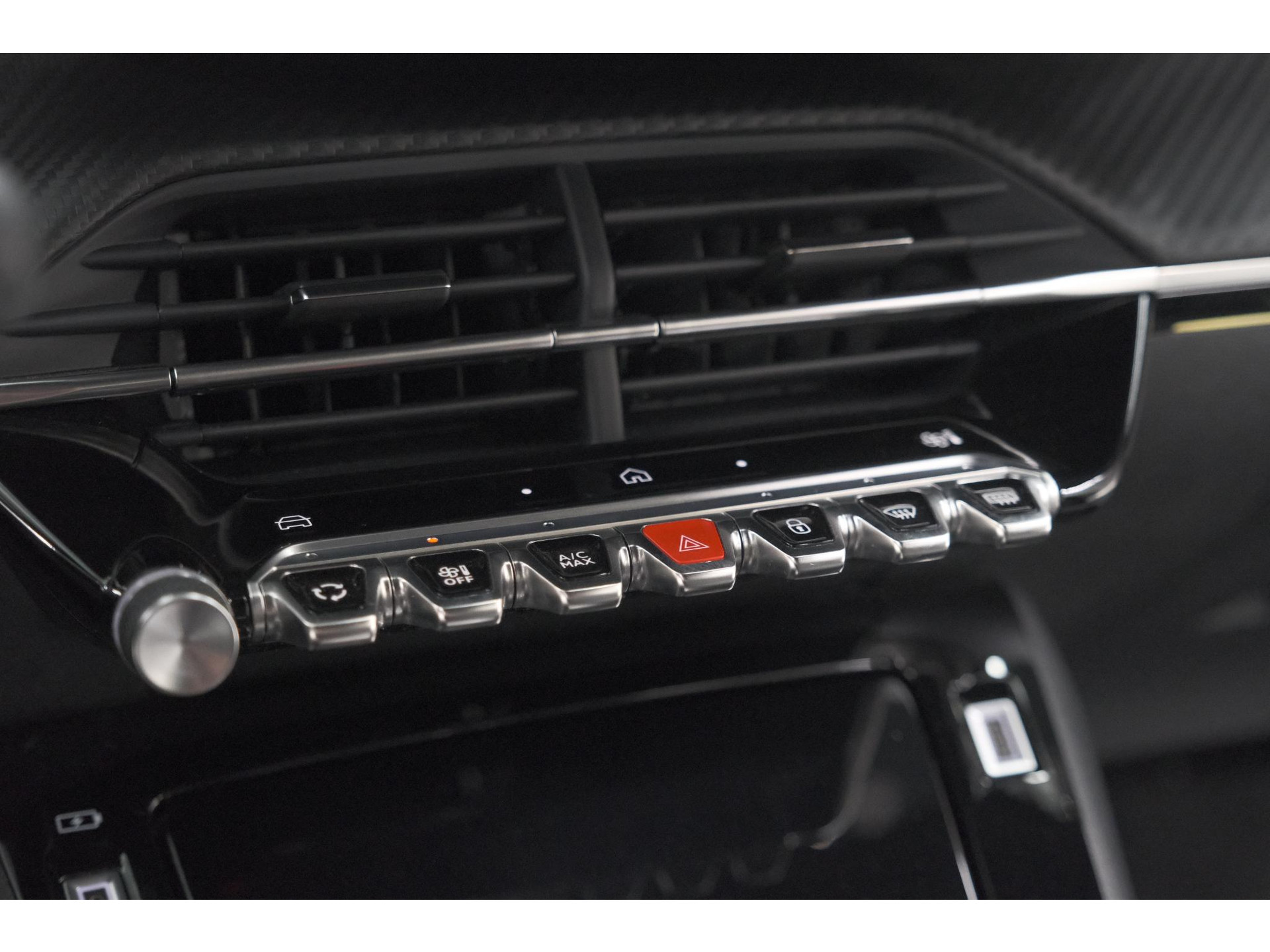 Peugeot 2008 PureTech 130 EAT8 GT | Camera | Apple Carplay | Parkeersensoren | 17 Inch Lichtmetalen Velgen