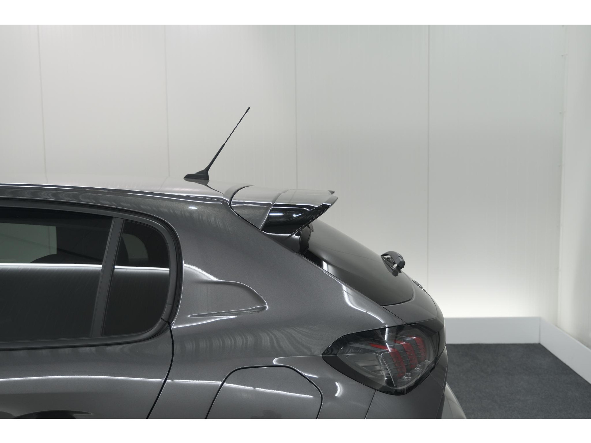 Peugeot 208 PureTech 100 EAT8 Allure Pack | Camera | Apple Carplay | Parkeersensoren | Stoelverwarming