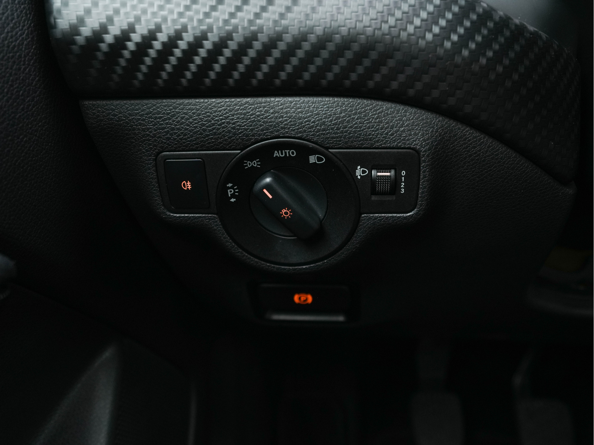 Mercedes-Benz GLA-klasse 180 CDI (INCL-BTW) *NAVI-FULLMAP | AIRCO | COMFORT-SEATS | CARBON-INLAY |  17"ALU*