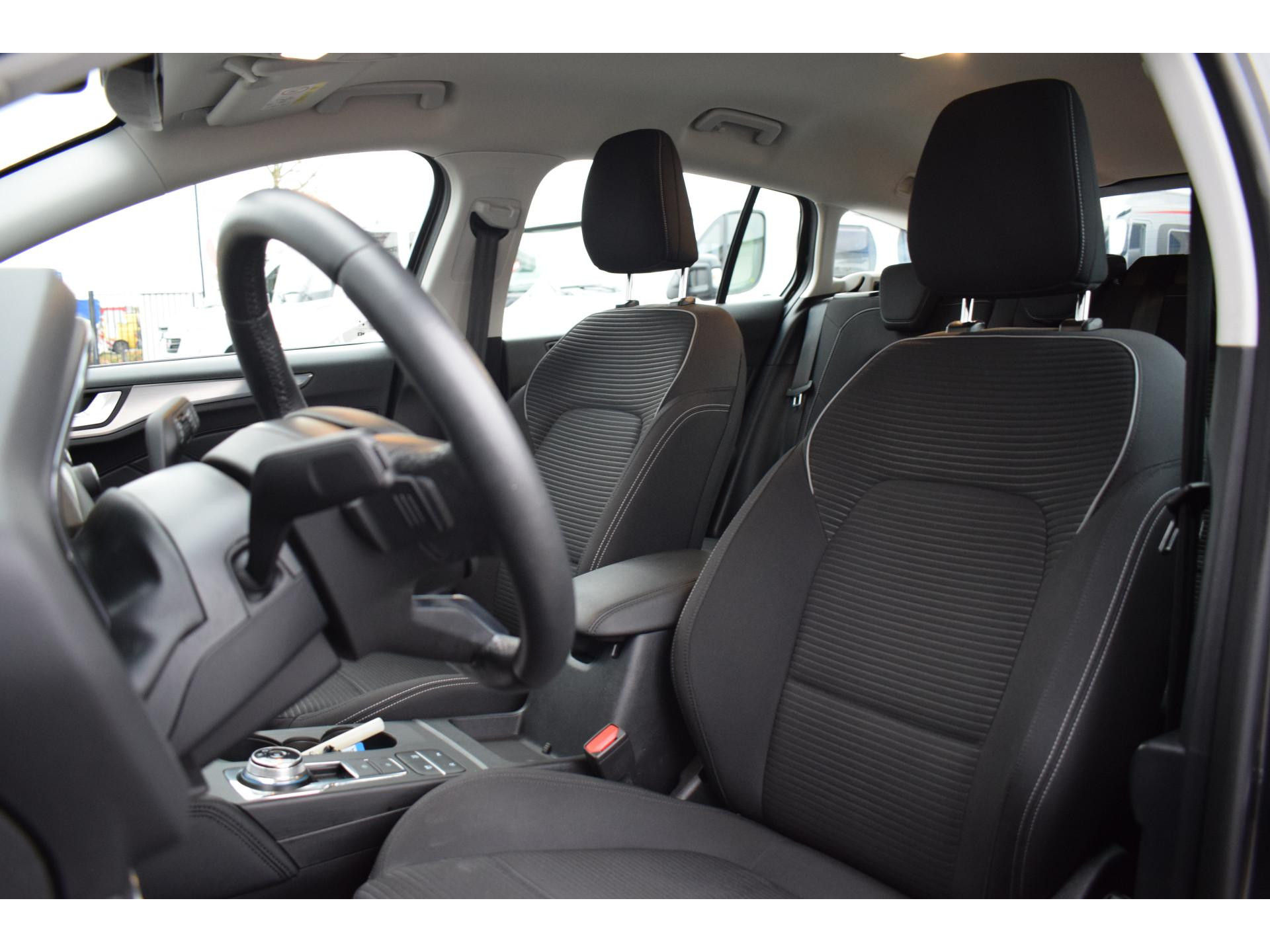 Ford Focus Wagon Wagon 1.5 EcoBlue Titanium Business | Automaat | Trekhaak | Apple CarPlay | Climate