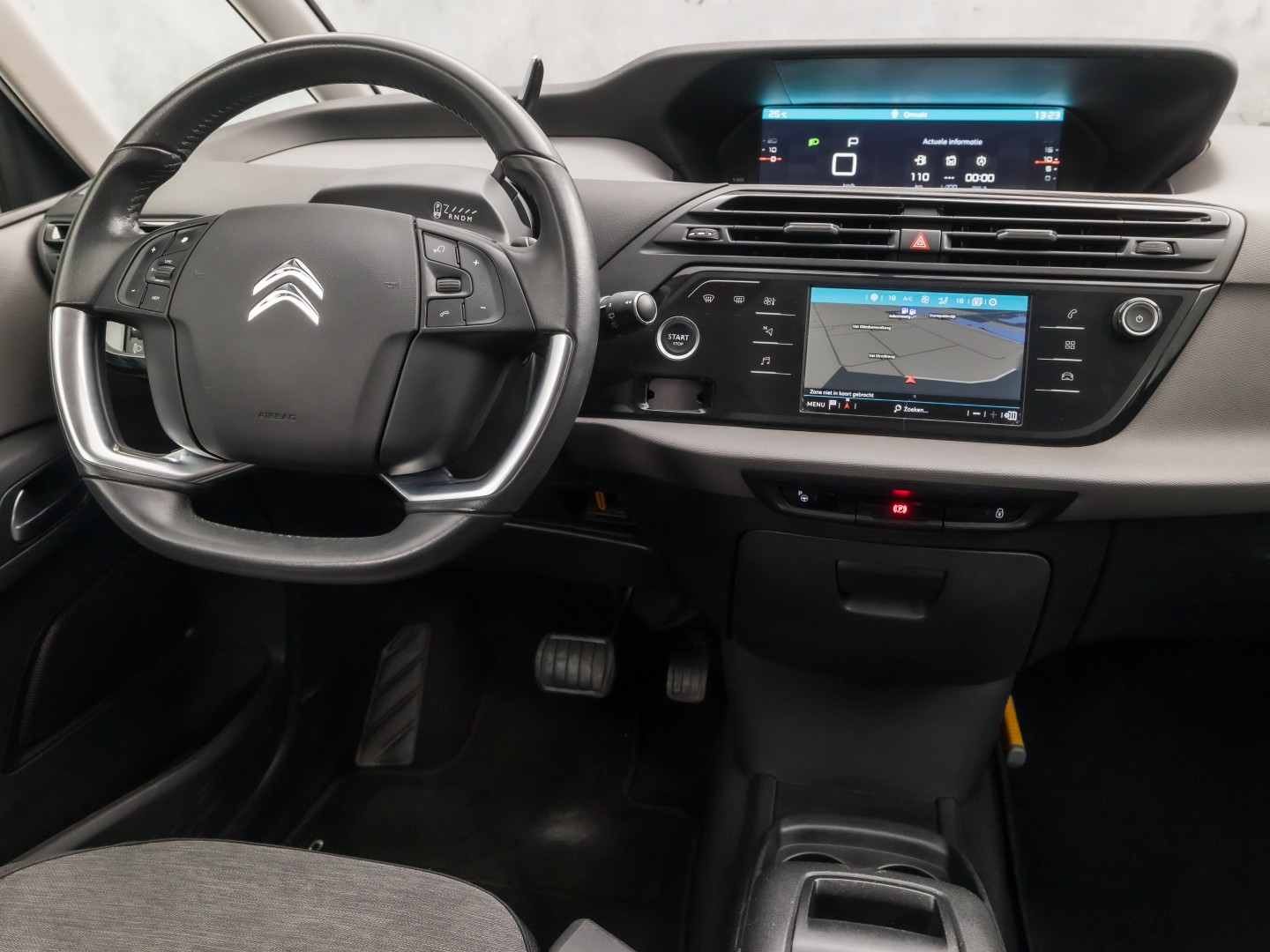 Citroën Grand C4 Spacetourer 1.2 PureTech Sport 7 Persoons Automaat 131Pk (APPLE CARPLAY, DB-RIEM VERVANGEN, GROOT NAVI, CAMERA, GETINT GLAS, TREKHAAK, NIEUWE APK, NIEUWSTAAT)