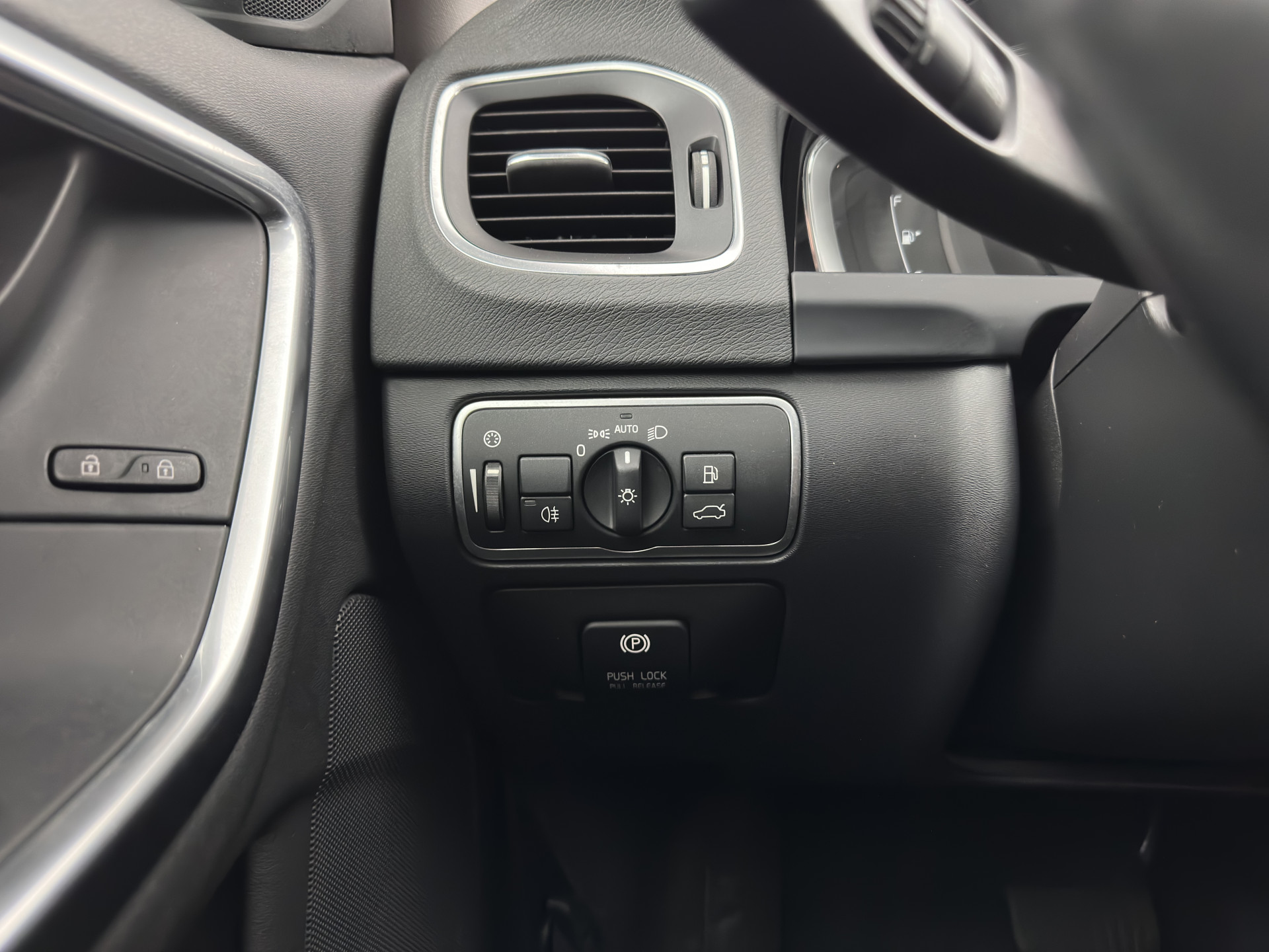 Volvo V60 2.4 D6 AWD Plug-In Hybrid Summum ( Plug-In ) Aut. * LEATHER | PREMIUM-SOUND-AUDIO | NAVI-FULLMAP | BI-XENON |  MEMORY-PACK | CRUISE | HEATED-SPORTSEATS | TOWBAR | 17"ALU*