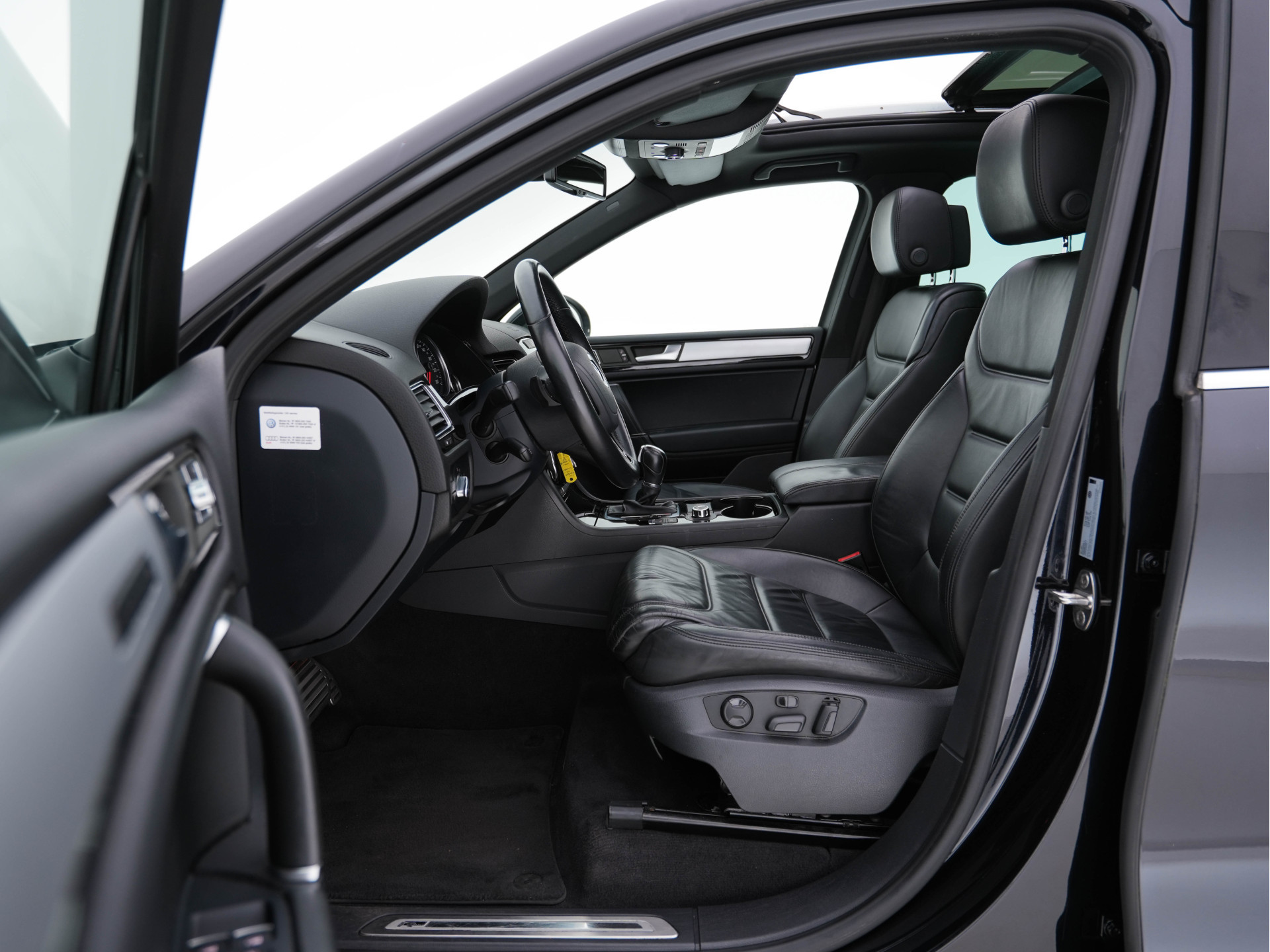 Volkswagen Touareg 3.0 TDI R-line-Pack Chrome-Pack Aut. *PANO | FULL-LEATHER | NAVI-FULLMAP | XENON | DYNAUDIO | MEMORY-PACK | ECC | SHIFT-PADDLES | PDC | DAB | COMFORT-SEATS | 21"ALU*