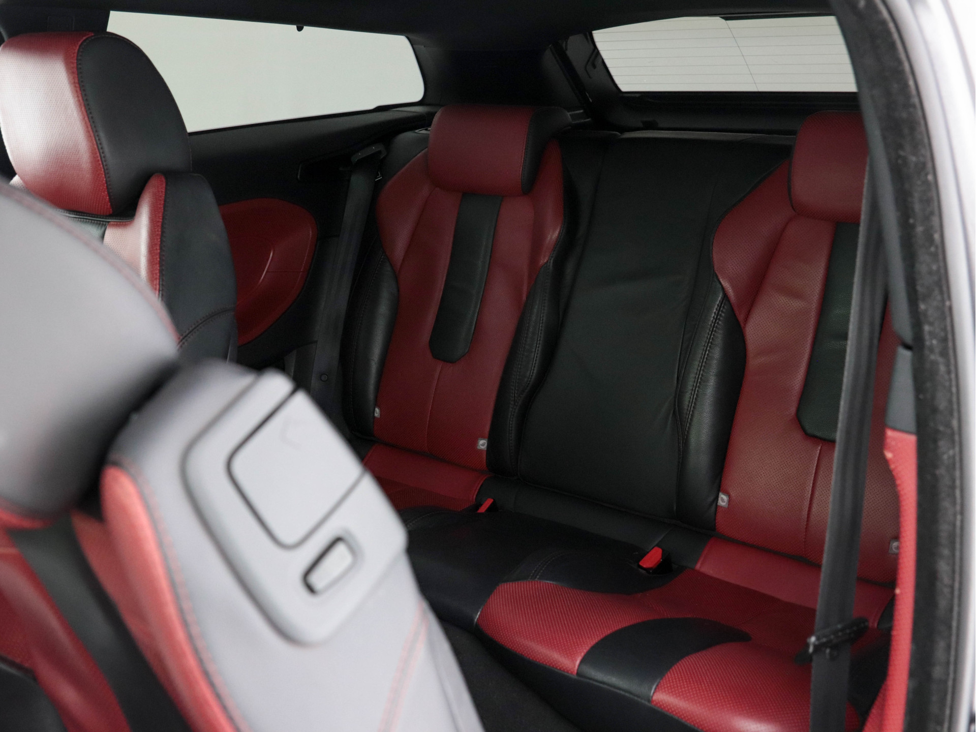 Land Rover Range Rover Evoque Coupé 2.2 eD4 Prestige *WRAPPED | XENON-PLUS | LEATHER | MERIDIAN-SOUNDSYSTEM | CAMERA | CRUISE | MEMORY-PACK | SPORT-SEATS | PRIVACY-GLASS | KEYLESS | ECC | TOWBAR | PDC | 19"ALU*