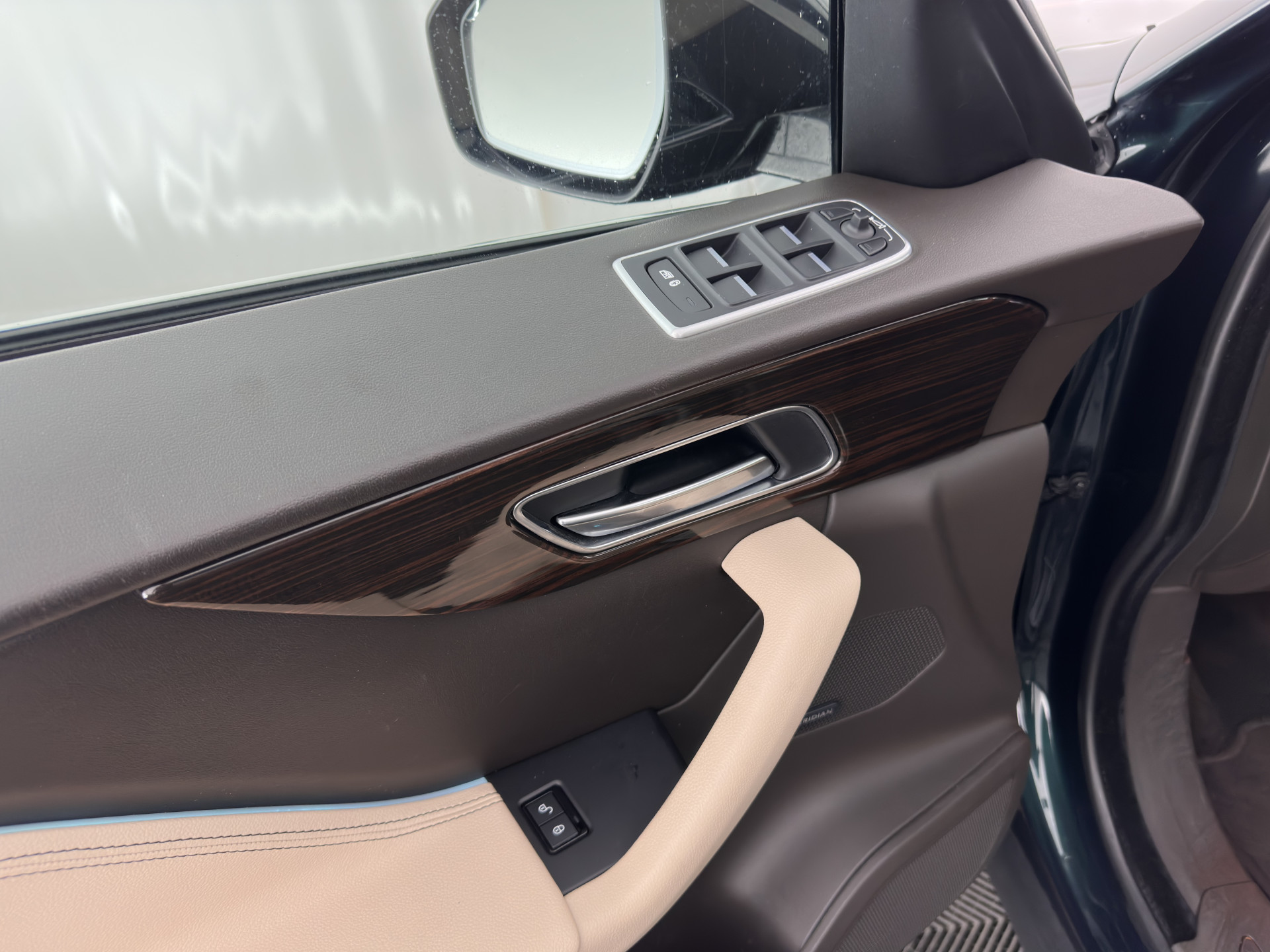 Jaguar F-PACE 2.0 Portfolio AWD 20d Aut. *PANO | DIGI-COCKPIT | XENON | LEATHER | KEYLESS | MERIDIAN-SOUND | NAVI-FULLMAP | ECC | PDC | CRUISE | 19''ALU*