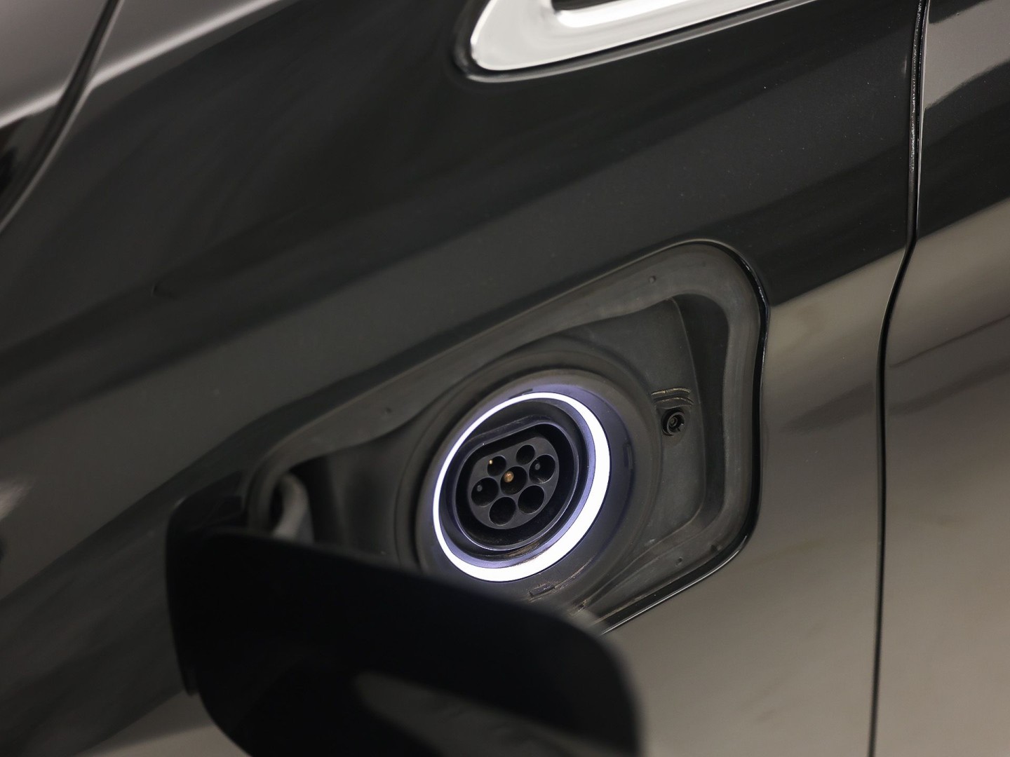 BMW 2 Serie 225xe Sport High Executive xDrive 225Pk Automaat (GROOT NAVI, SOH 89,7%, HEAD-UP DISPLAY, LEDER, STOELVERWARMING, SPORTSTOELEN, PARKEERSENSOREN, NIEUWE APK, NIEUWSTAAT)