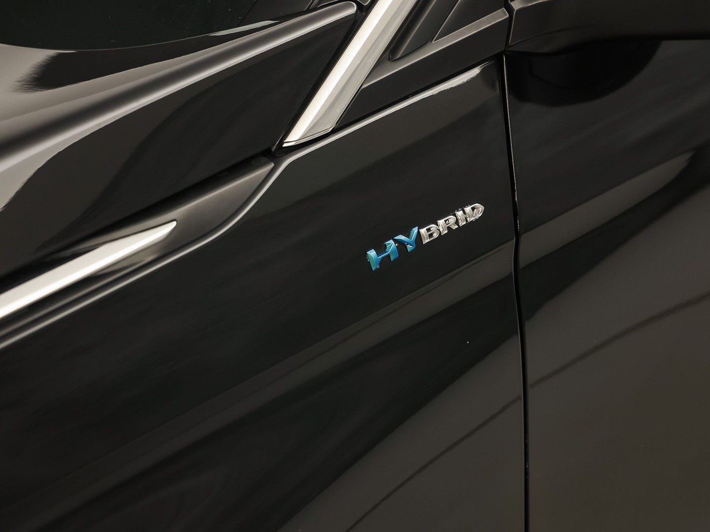 Peugeot 3008 1.6 HYbrid 225 Allure Blacksport 225Pk Automaat (APPLE CARPLAY, SOH 94,7%, BLACK PACK, GROOT NAVI, 360 CAMERA, SPORTSTOELEN, KEYLESS, LANE ASSIST, NIEUWE APK, NIEUWSTAAT)