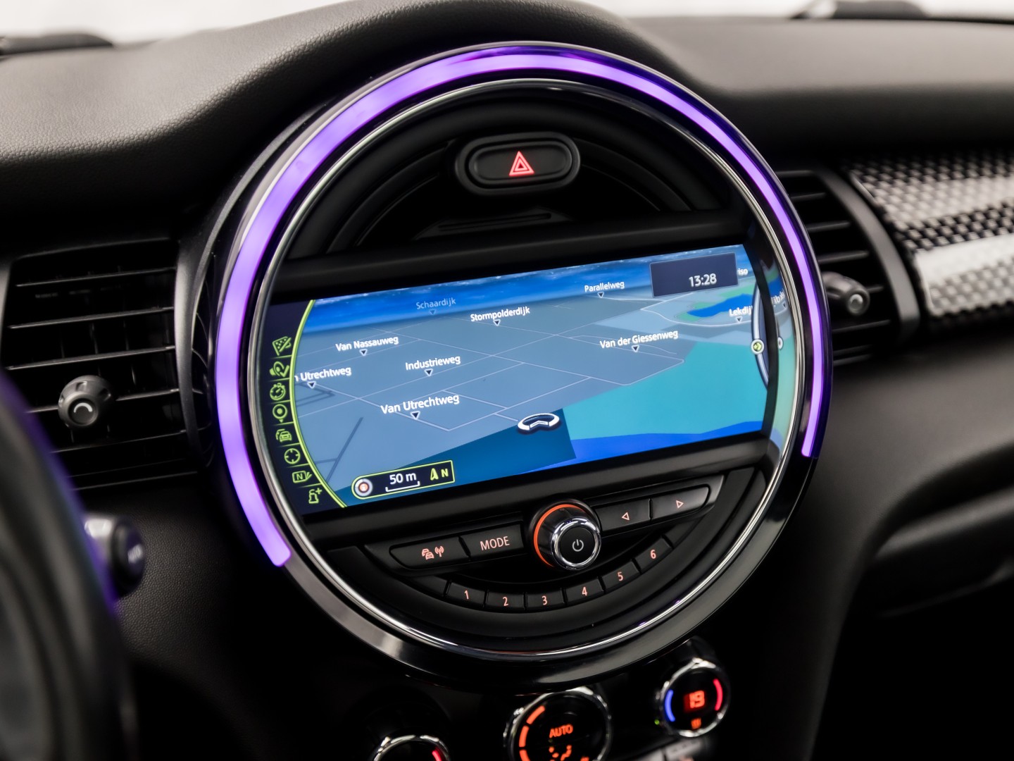 MINI 5-deurs 2.0 Cooper S Chili Edition 192Pk Automaat (PANORAMADAK, GROOT NAVI, HEAD-UP DISPLAY, LEDER, STOELVERWARMING, SPORTSTOELEN, GETINT GLAS, PARKEERSENSOREN, NIEUWSTAAT)
