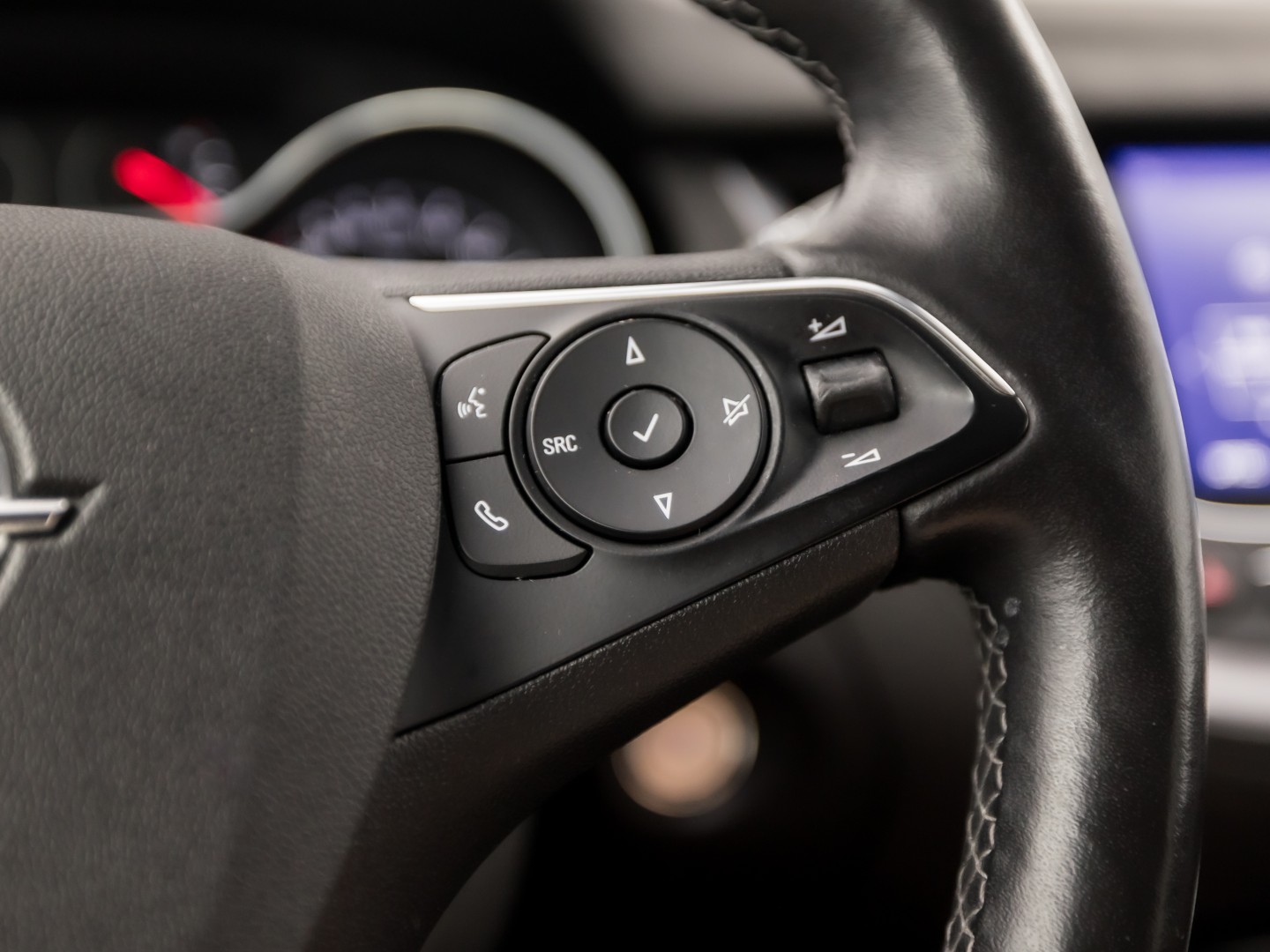 Opel Grandland X 1.2 Turbo Deluxe (MEMORY SEAT, LEDER, STOELKOELING/VERWARMING, APPLE CARPLAY, STOELVERWARMING ACHTER, GETINT GLAS, KEYLESS, TREKHAAK, ELEK ACHTERKLEP, NIEUWSTAAT)