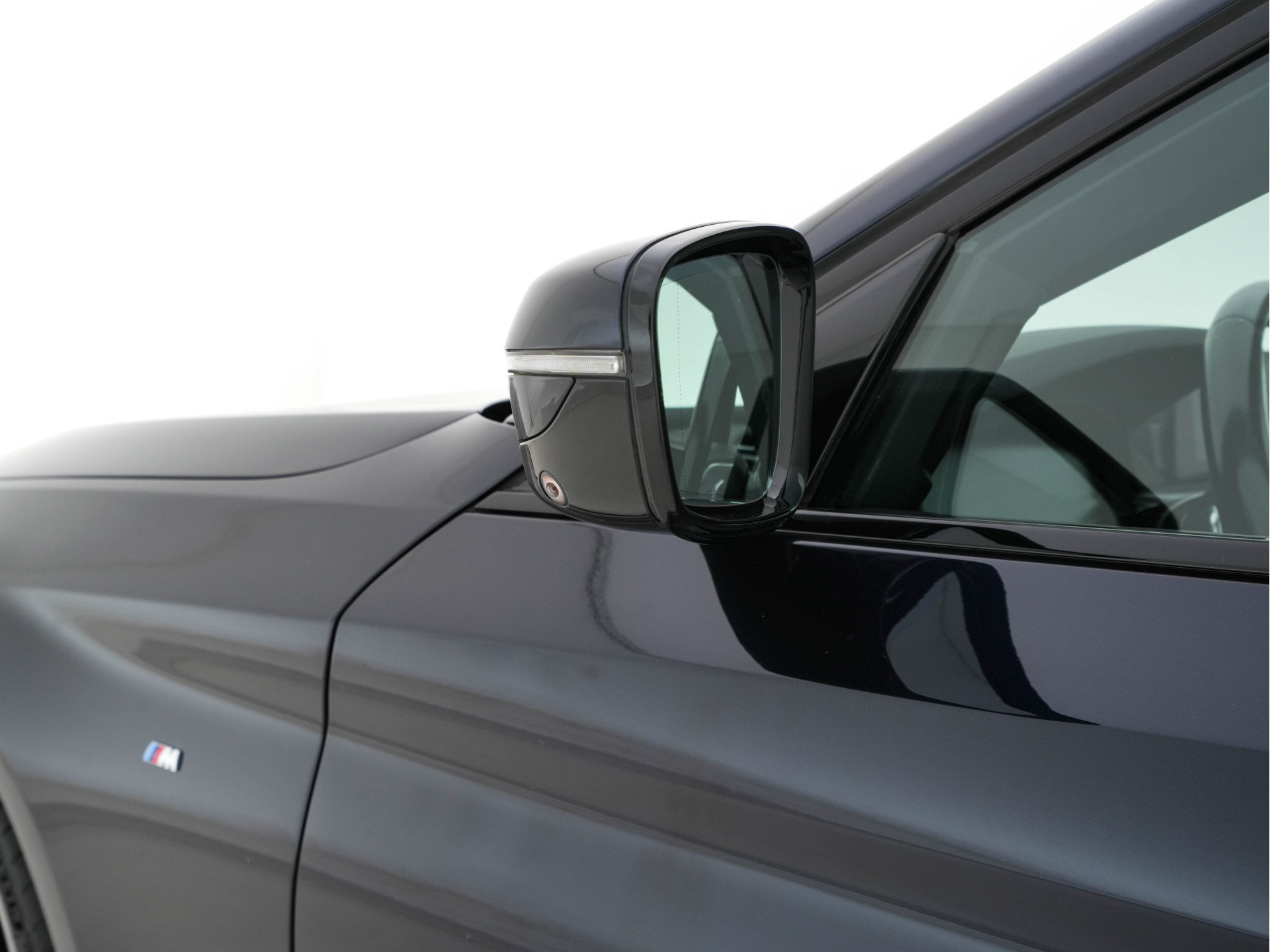 BMW 5-serie 520d xDrive M-Sport-Pack High Executive (INCL-BTW) Aut. *PANO | LUXURY-LEATHER | FULL-LED | HEAD-UP | DIGI-COCKPIT | NAVI-FULLMAP | TOP-VIEW | MEMORY-PACK | ECC | AMBIENT-LIGHT | PDC | CRUISE | SHIFT-PADDLES | TOWBAR  | 20''ALU*