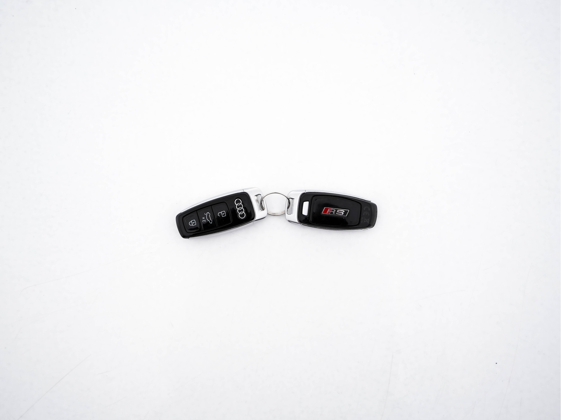 Audi RS Q8 4.0 TFSI quattro *MILLTEK | CERAMIC-BRAKES | PANO | HEAD-UP | CARBON-PACK | LEATHER | MEMORY-PACK | 4-WHEEL-STEERING | AIR-SUSPENSION | BANG&OLFUSEN | ADAPTIVE-CRUISE | BLINDSPOT | TOP-VIEW | SOFT-CLOSE | NIG