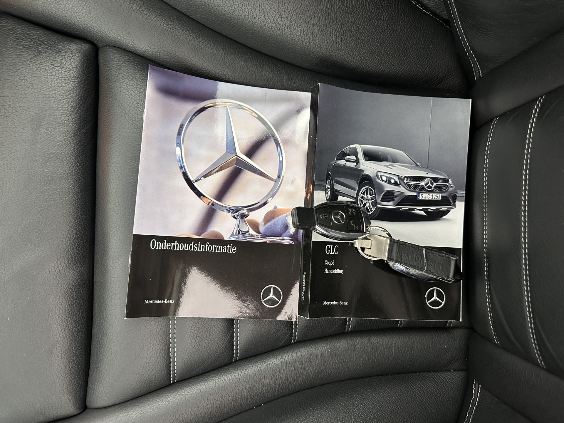 Mercedes-Benz GLC-klasse Coupé 250 d 4MATIC AMG Sport Edition (INCL-BTW) *PANO | LEATHER | FULL-LED | MEMORY-PACK | TOPVIEW | HEATED-SPORTSEATS | NAVI-FULLMAP | PRIVACYGLASS | SHIFTPADDLES | ECC | PDC | CRUISE | 19''ALU*
