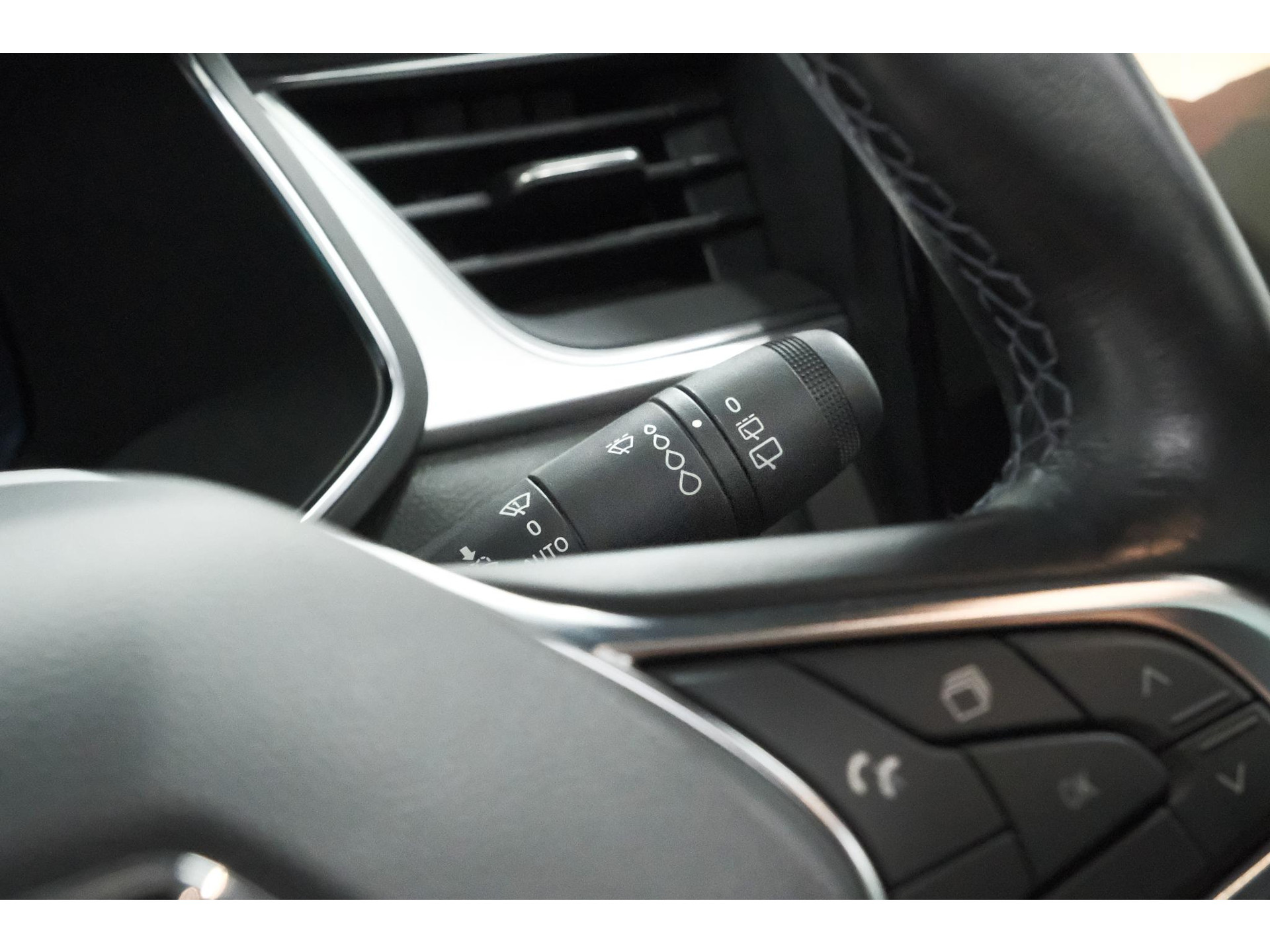Renault Captur 1.6 E-Tech full hybrid 145 techno | Panoramadak | Camera | Adaptieve Cruise Control | 9.3 Inch Groot Scherm