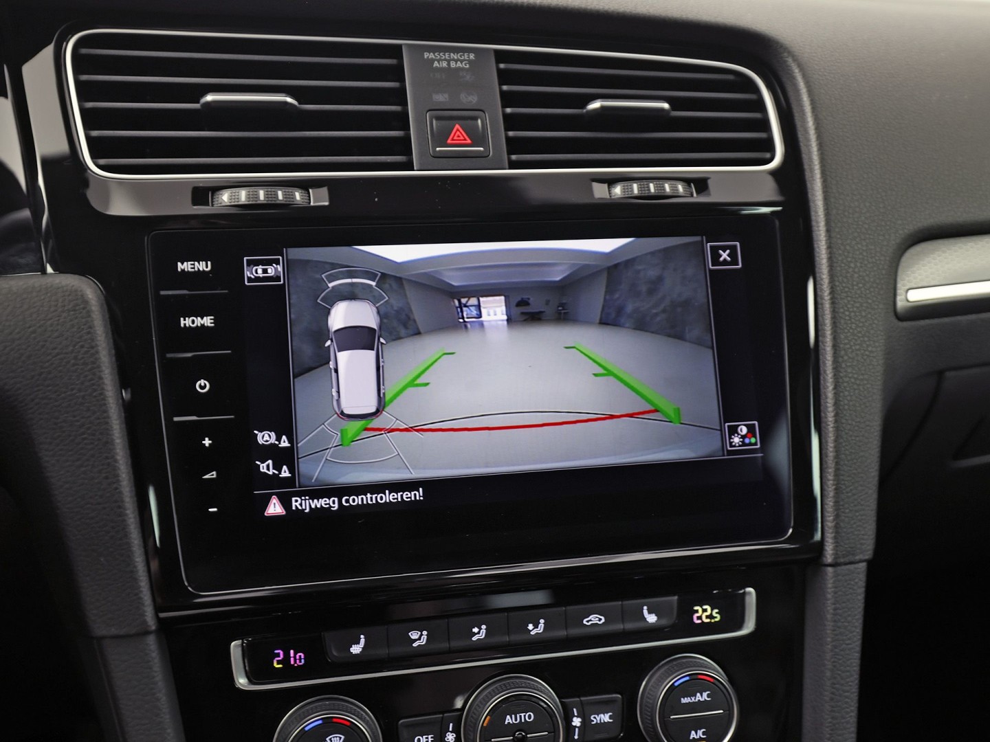 Volkswagen Golf 2.0 TSI GTI Performance 245Pk Automaat (VIRTUAL COCKPIT, APPLE CARPLAY, GROOT NAVI, MODE KNOP, DYNAUDIO, CAMERA, STOELVERWARMING, ADAPTIVE CRUISE, DODEHOEK DETECTOR, NIEUWSTAAT)
