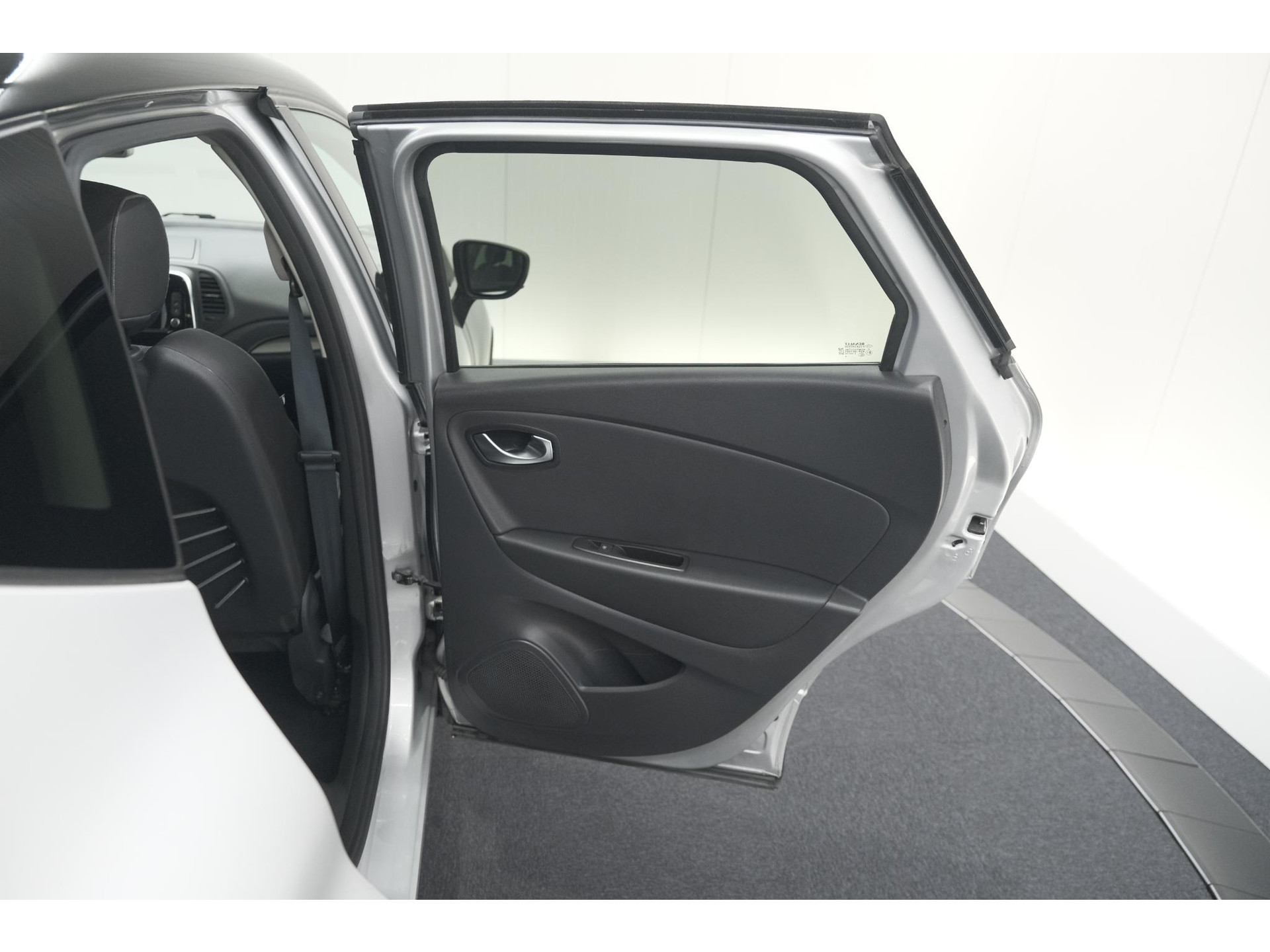 Renault Captur TCe 150 EDC Intens | Trekhaak | Navigatie | Parkeersensoren