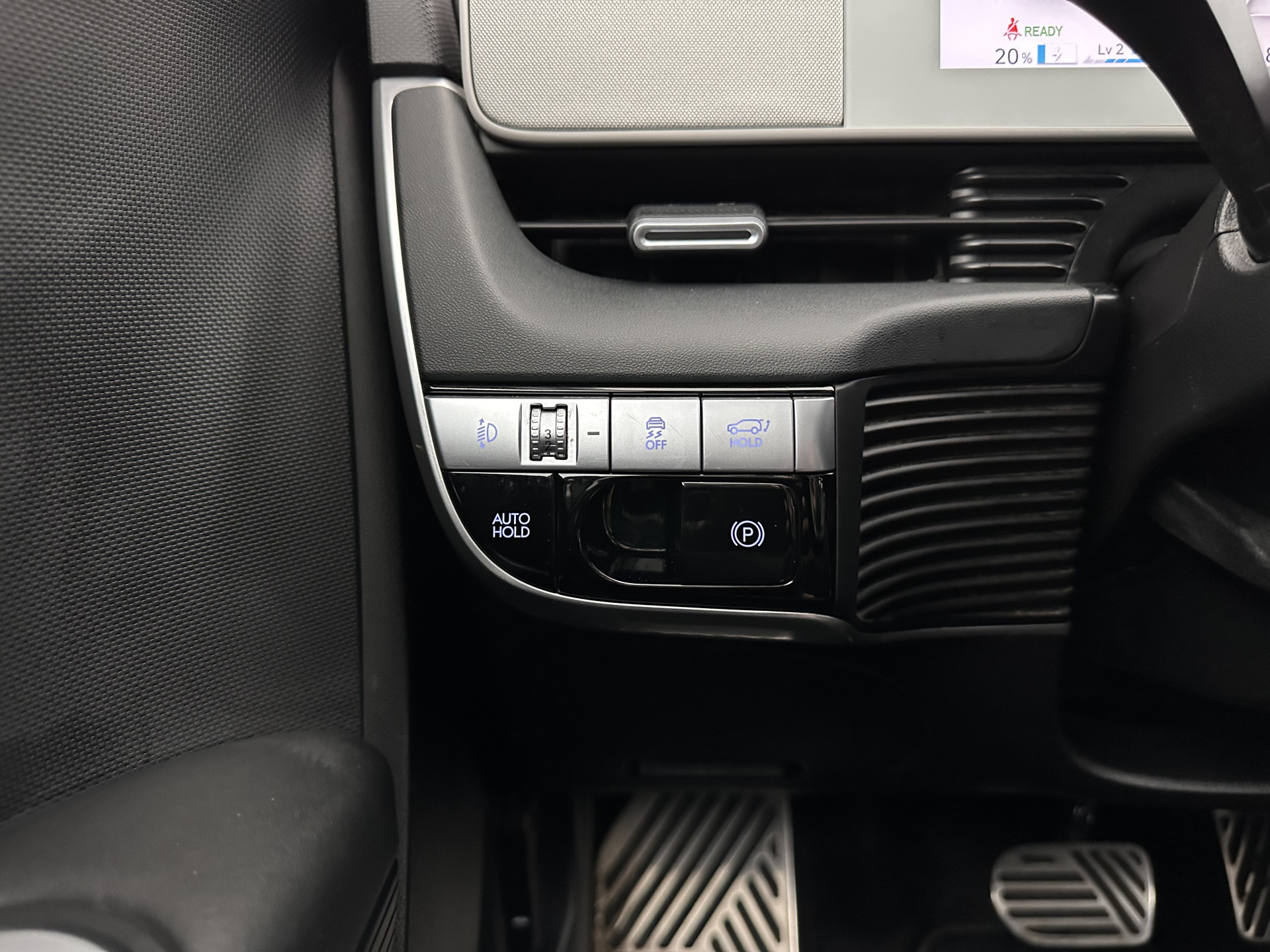 Hyundai IONIQ 5 Connect 73kWh [ 3-Fase-11kW ] {SOH-100%} (INCL-BTW) Aut *LEATHER-FABRIC | FULL-LED | DIGI-COCKPIT | AMBIENTLIGHT | DAB | SHIFTPADDLES | HEAD-UP | NAVI-FULLMAP | KEYLESS | CAMERA | HEATED-COMFORTSEATS | TOWBAR | PRIVACYGLASS  | 19"AL