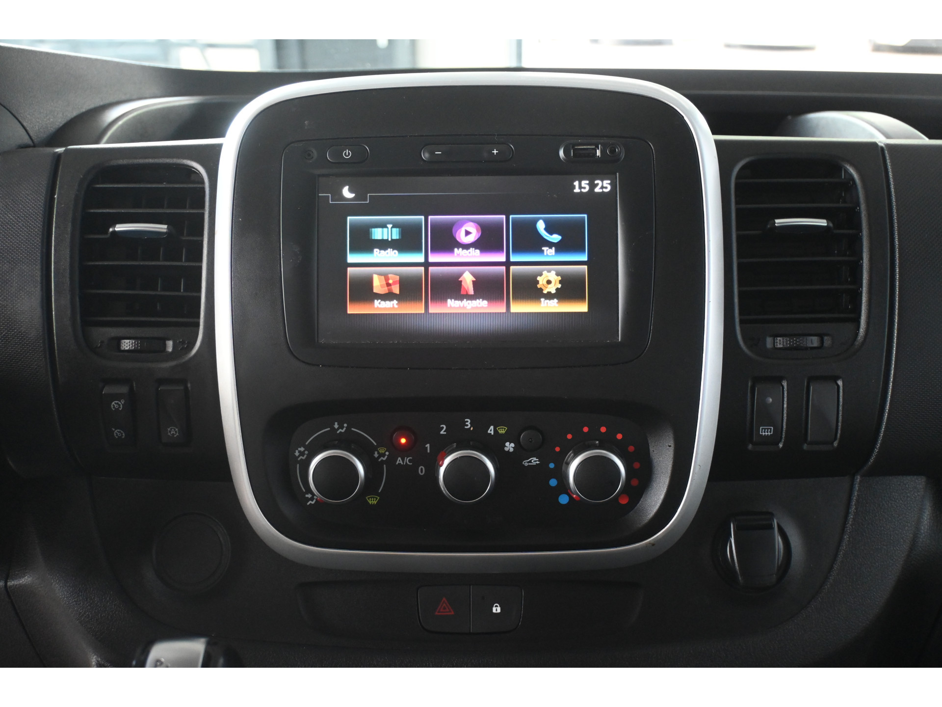 Renault Trafic 2.0 dCi Automaat 145 T29 L2H1 DC Comfort Airco Navigatie LED 1e Eigenaar Rijklaarprijs! Inruil Mogelijk!
