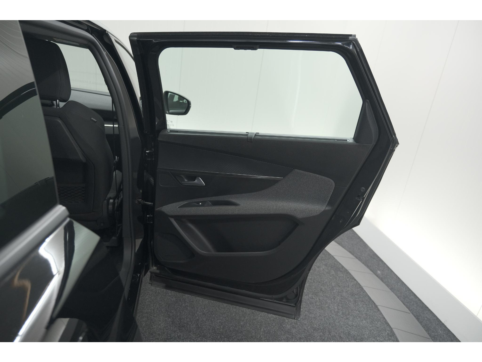 Peugeot 5008 PureTech 130 EAT8 Active Pack Business | 7 Zitplaatsen | Camera | Navigatie | Apple Carplay | Parkeersensoren