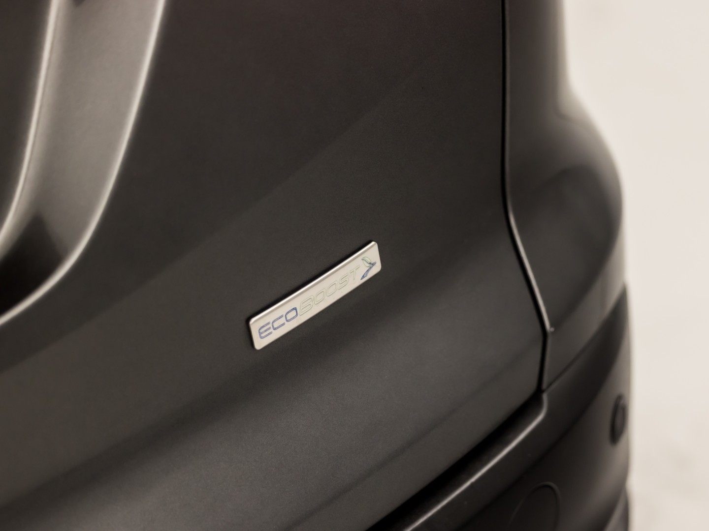 Ford Focus Wagon 1.0 Titanium Sport (APPLE CARPLAY, NAVIGATIE, CLIMATE, GETINT GLAS, SPORTSTOELEN, KEYLESS, PARKEERSENSOREN, NIEUWE APK, NIEUWSTAAT)