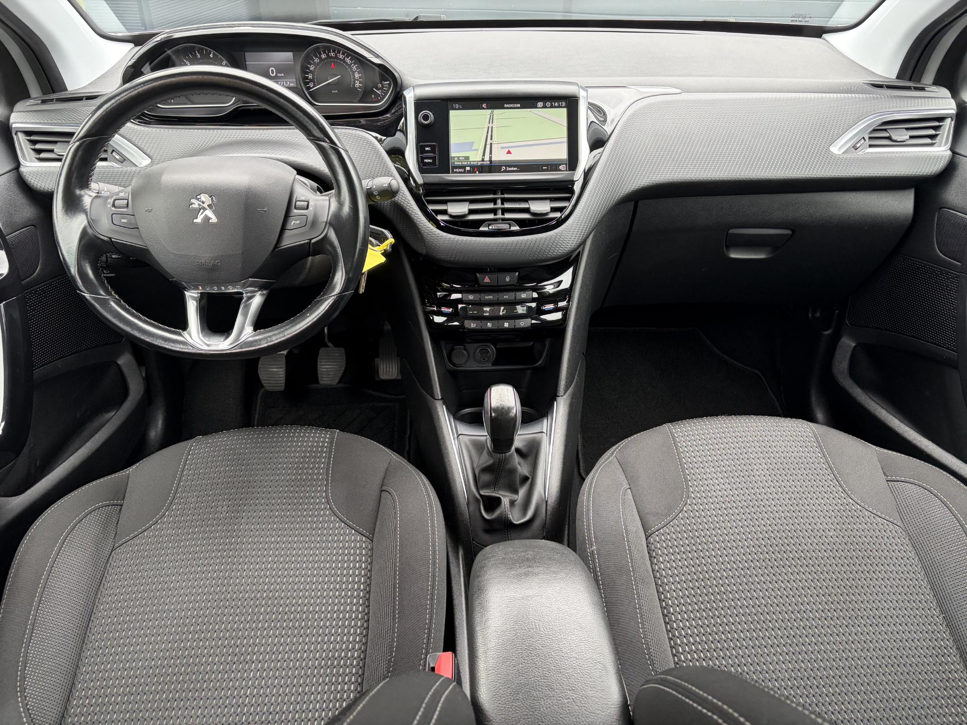 Peugeot 208 1.2 PureTech Blue Lease Executive ✓Dealer Onderhouden✓2e Eigenaar✓Navi✓Carplay✓Clima✓Cruise✓Pdc✓5 Deurs✓16'' Lm velgen✓N.A.P✓Apk tot 09-2027
