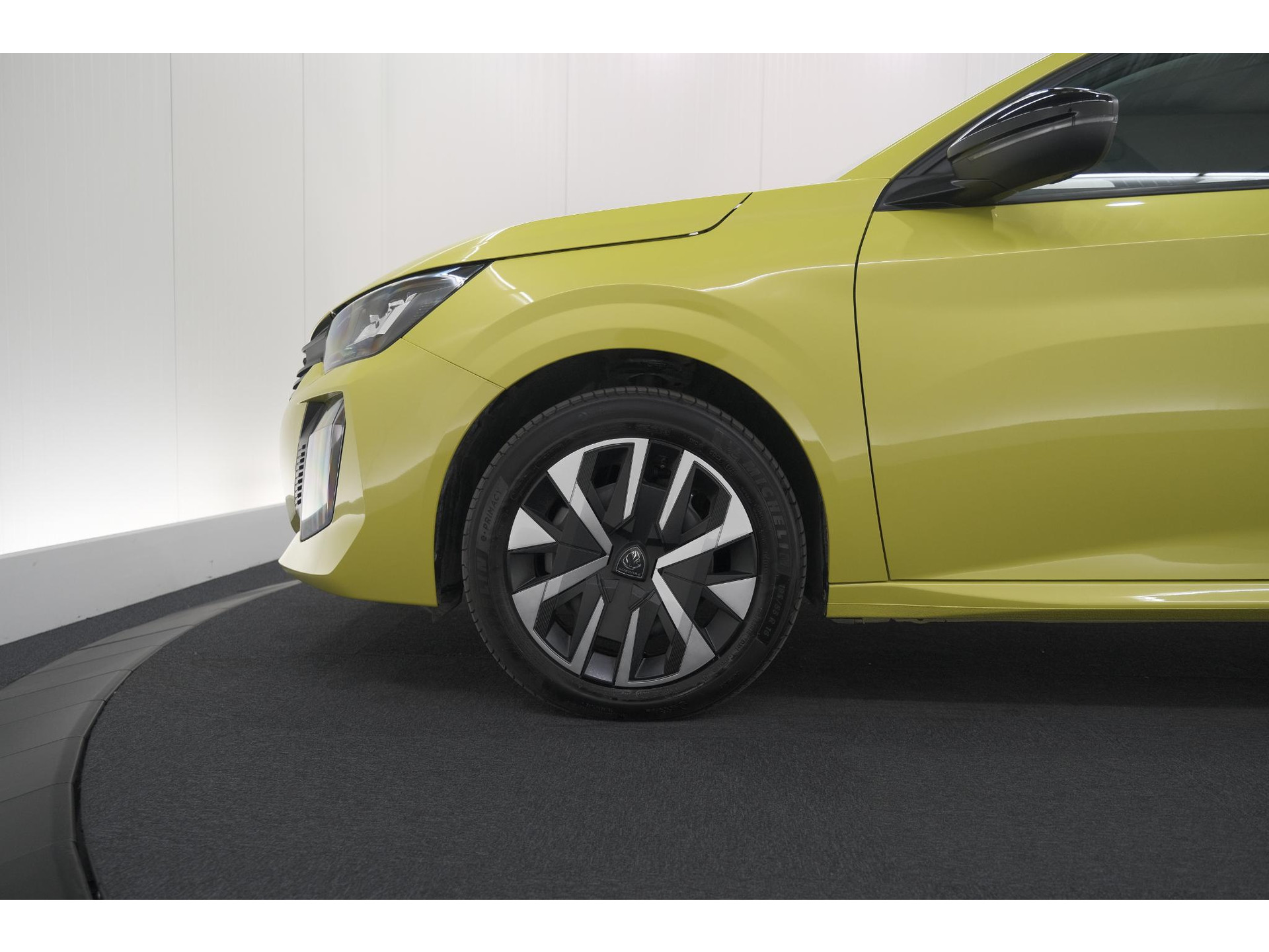 Peugeot 208 1.2 Hybrid 110 e-DCS6 Style | Parkeersensoren | Apple Carplay | Cruise Control | Airco