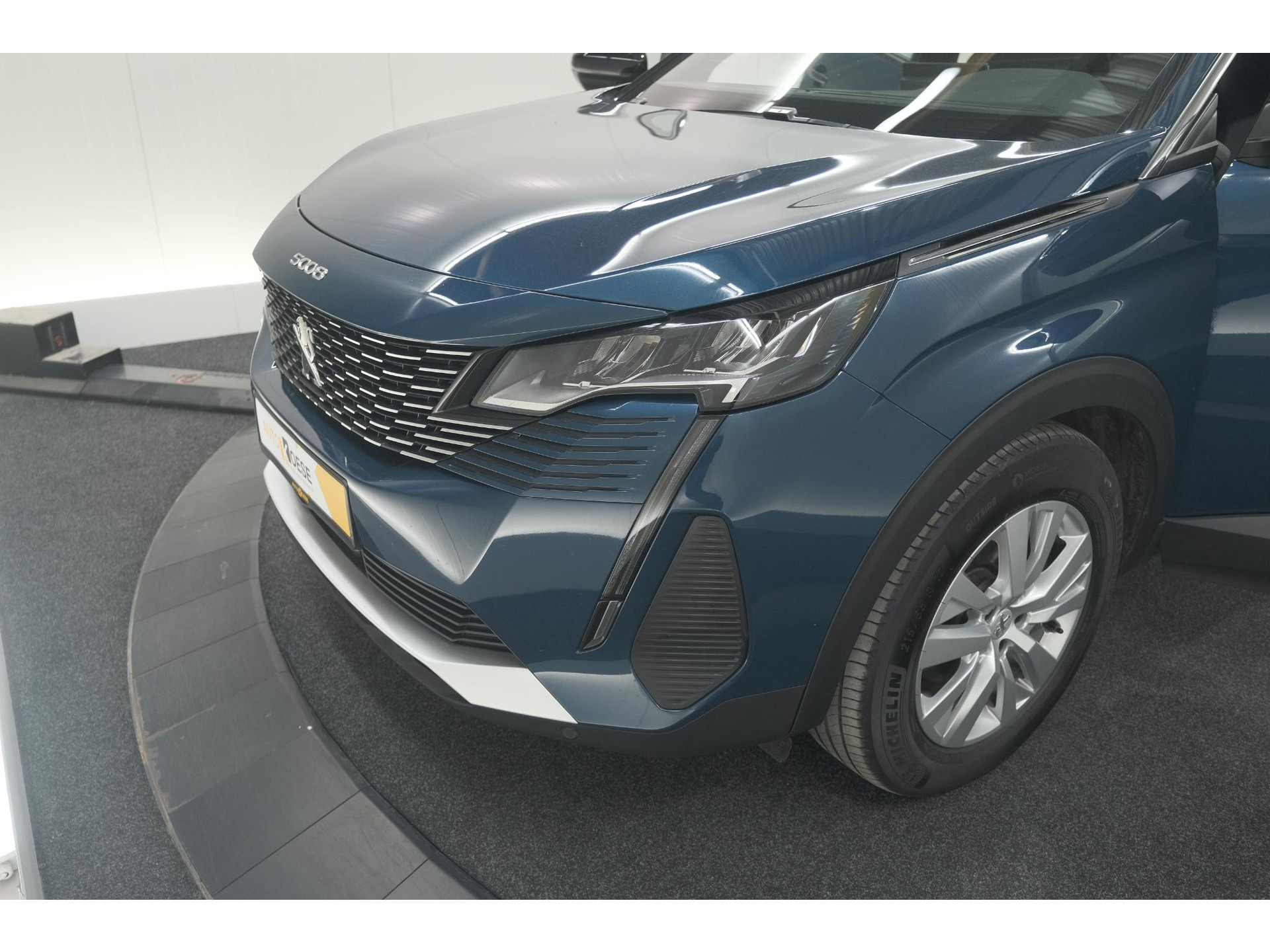 Peugeot 5008 PureTech 130 EAT8 Active Pack | 7 Zitplaatsen | Camera | Navigatie | Apple Carplay | Parkeersensoren