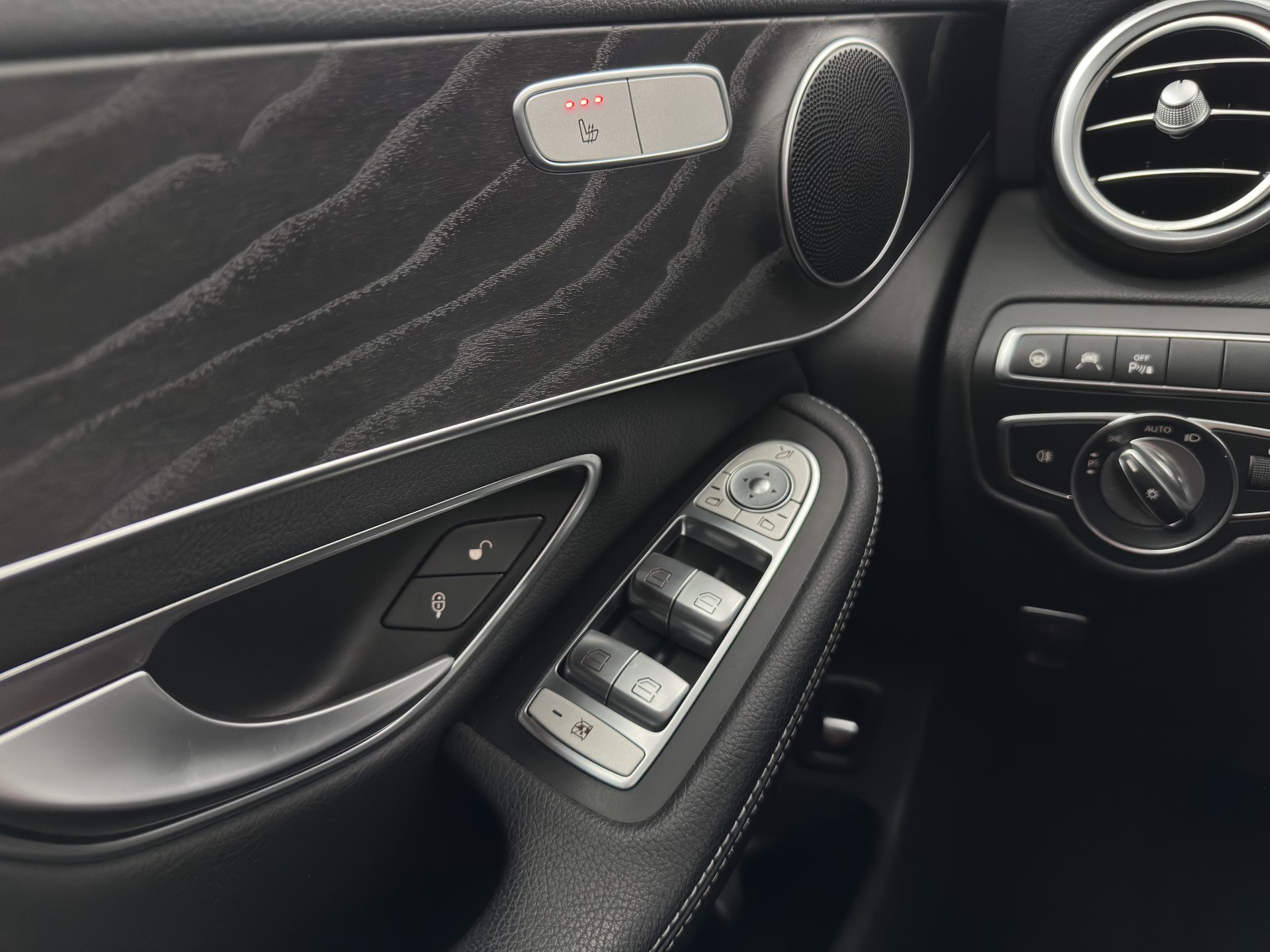 Mercedes-Benz GLC-klasse 350e 4MATIC Premium Plus Plug-in Aut. *LEATHER | FULL-LED | BLIND-SPOT | HEATED-SPORTSEATS | CAMERA | KEYLESS | AIR-SUSPENSION | ADAPTIVE-CRUISE | PRIVACY-GLASS | NAVI-FULLMAP | 20''ALU*