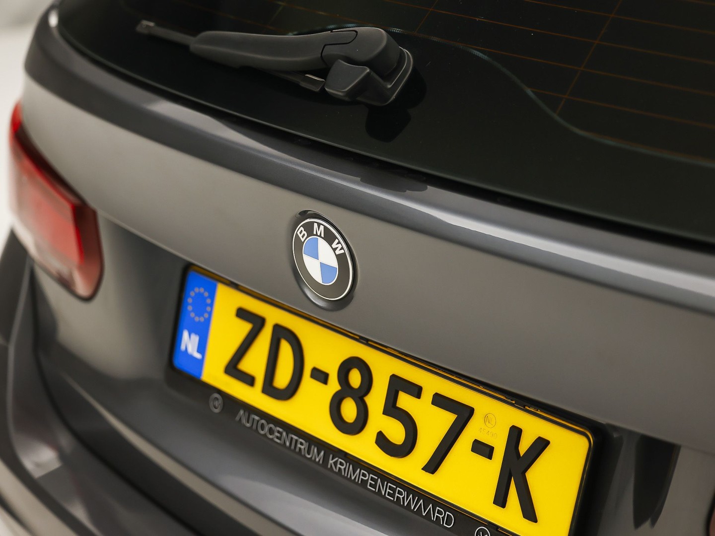 BMW 3 Serie 318i M Sport Automaat (PANORAMADAK, M PAKKET, GROOT NAVI, COGNAC LEDER, STOELVERWARMING, SPORTSTOELEN, VIRTUAL COCKPIT, PARKEERSENSOREN, GETINT GLAS, NIEUWSTAAT)