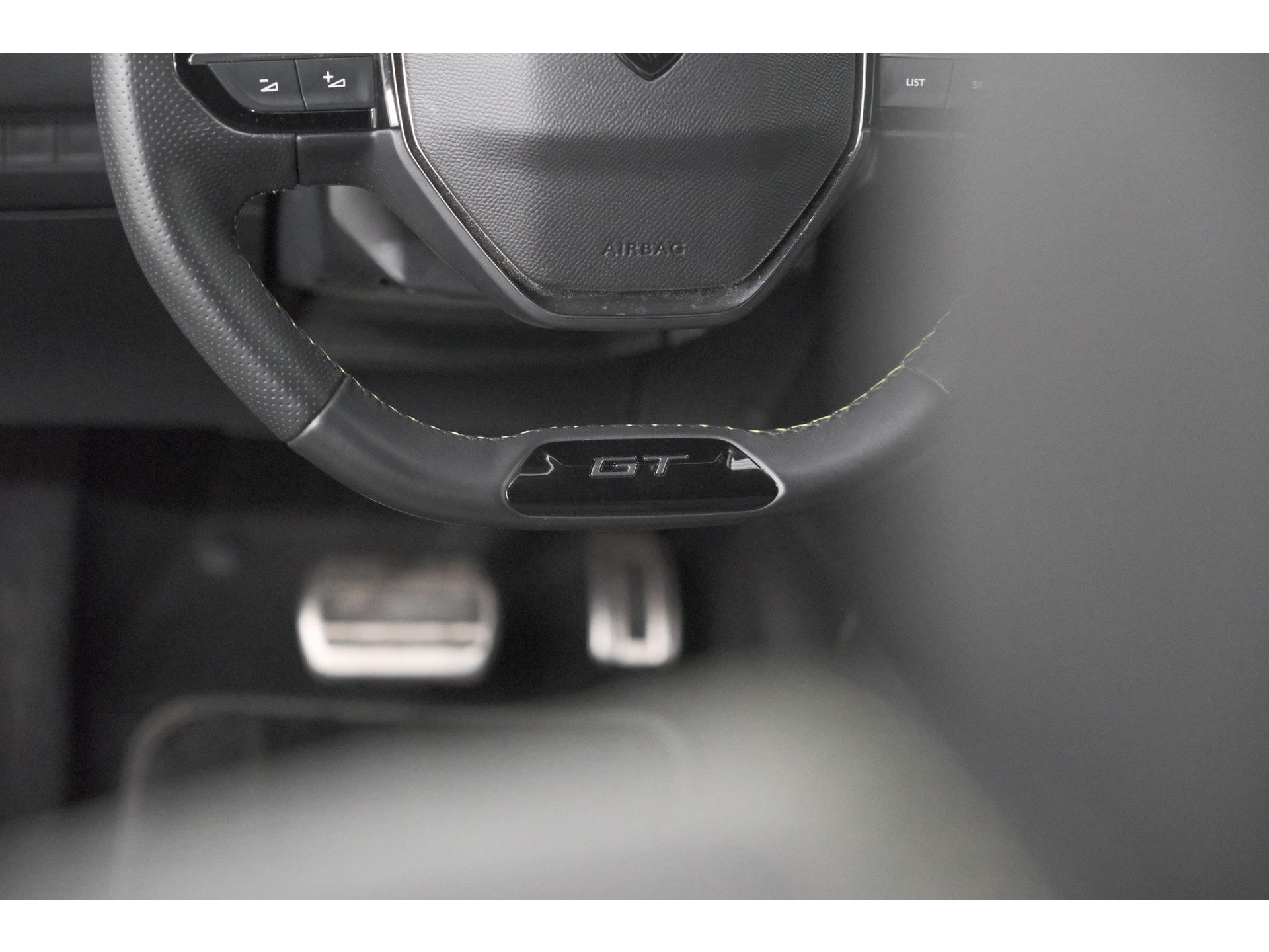 Peugeot 2008 PureTech 130 EAT8 GT | 360 Camera | Adaptieve Cruise Control | Dodehoekdetectie | Navigatie