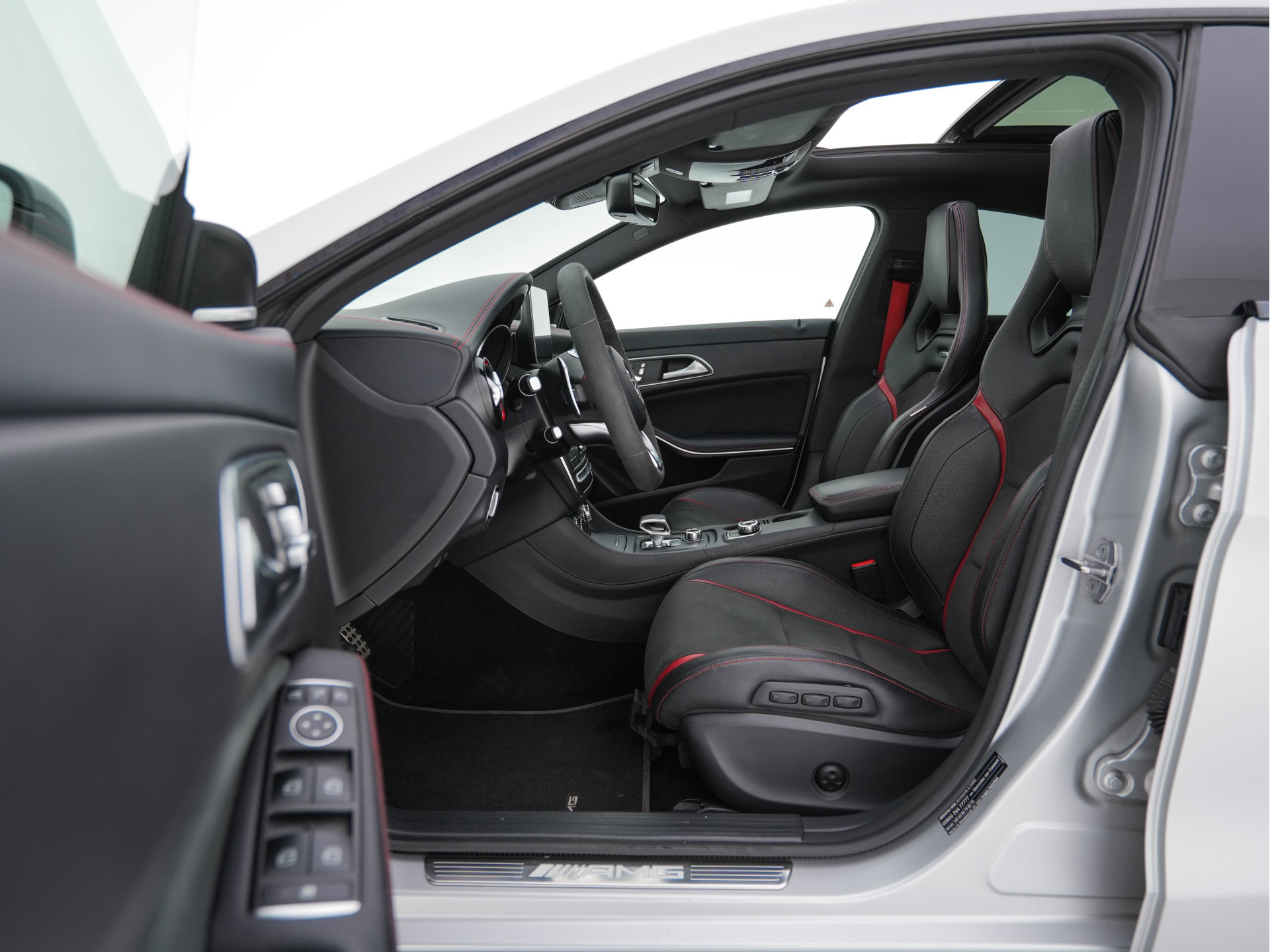 Mercedes-Benz CLA-klasse AMG 45 4MATIC Ambition Aut. *PANO | AMG-AERO-PACK | RECARO-SPORTSEATS | MICROFIBRE | FULL-LED | MEMORY-PACK | HARMAN/KARDON-SURROUD | KEYLESS | HEATED-SEATS | NAVI-FULLMAP | SHIFT-PADDLES | 19''ALU*