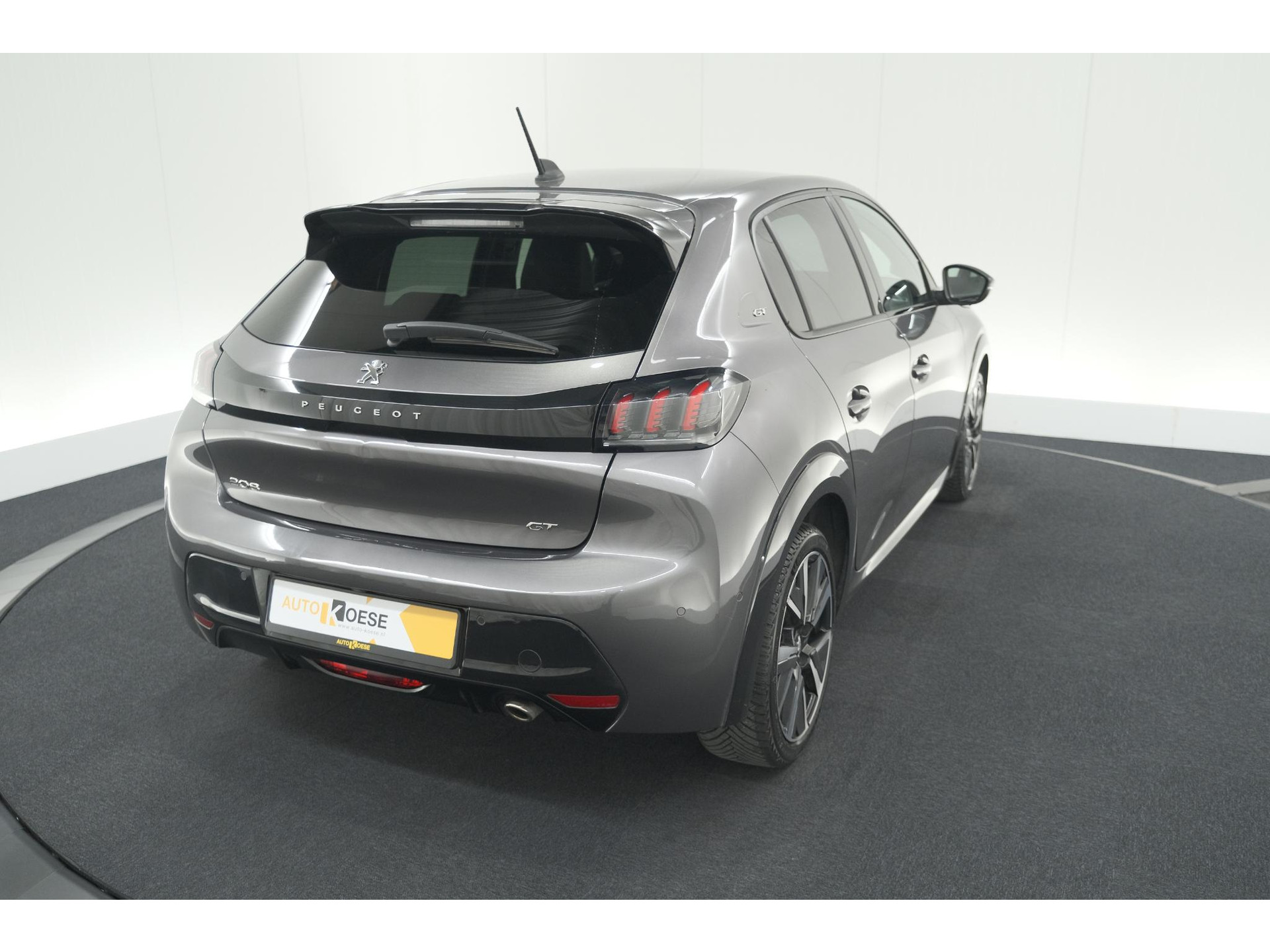 Peugeot 208 PureTech 100 EAT8 GT | Camera | Dodehoekdetectie | Navigatie | Apple Carplay