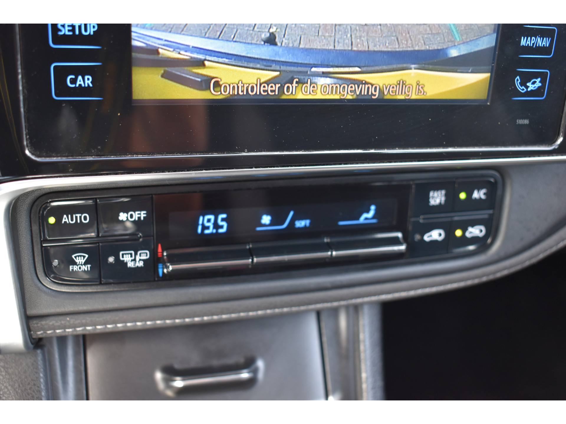 Toyota Auris Touring Sports 1.2T Aspiration Limited Navi Trekhaak Parkeer camerafoto’s volgen