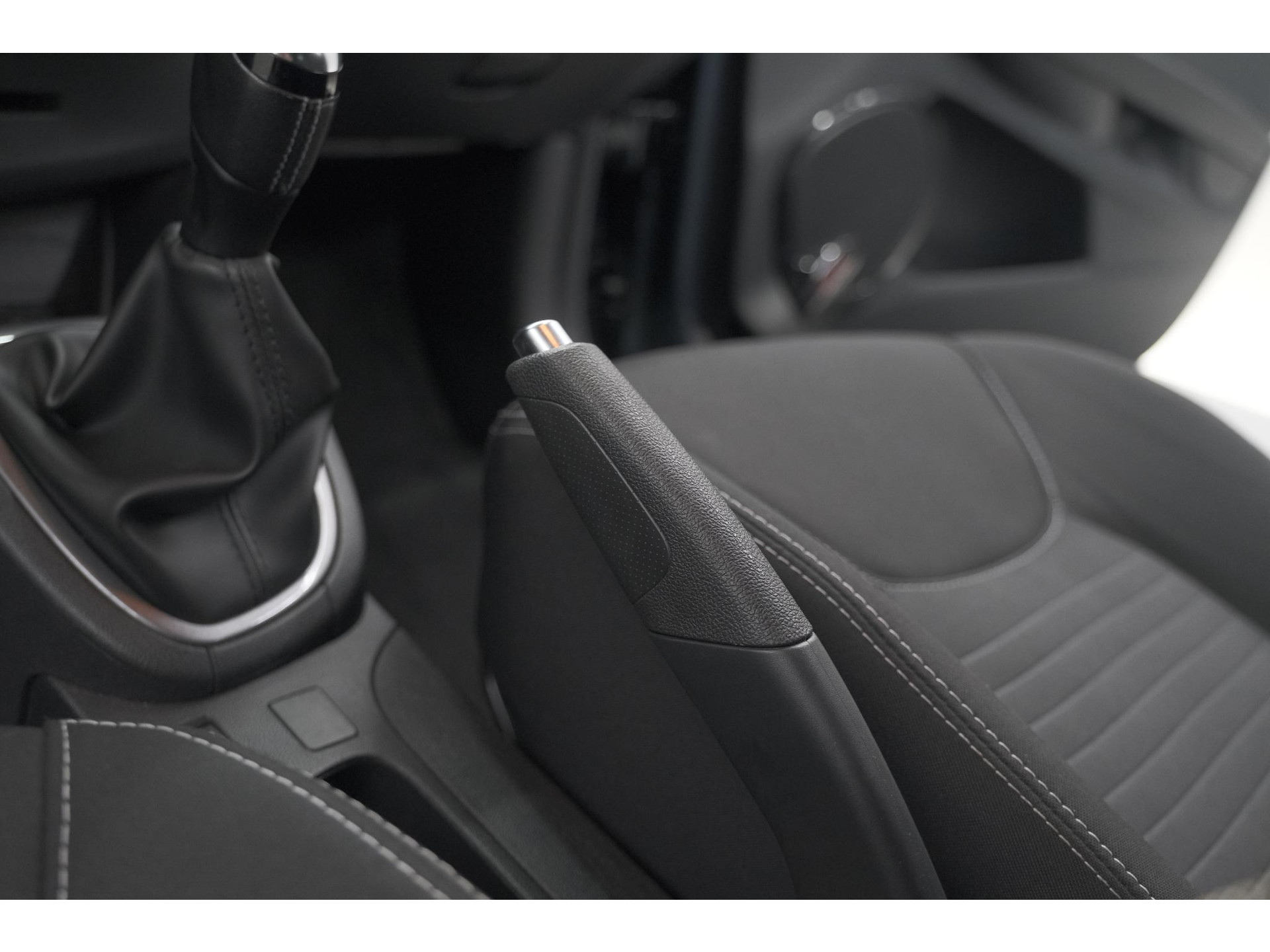 Renault Clio 1.2 Limited | Trekhaak | Navigatie | Parkeersensoren | Climate Control