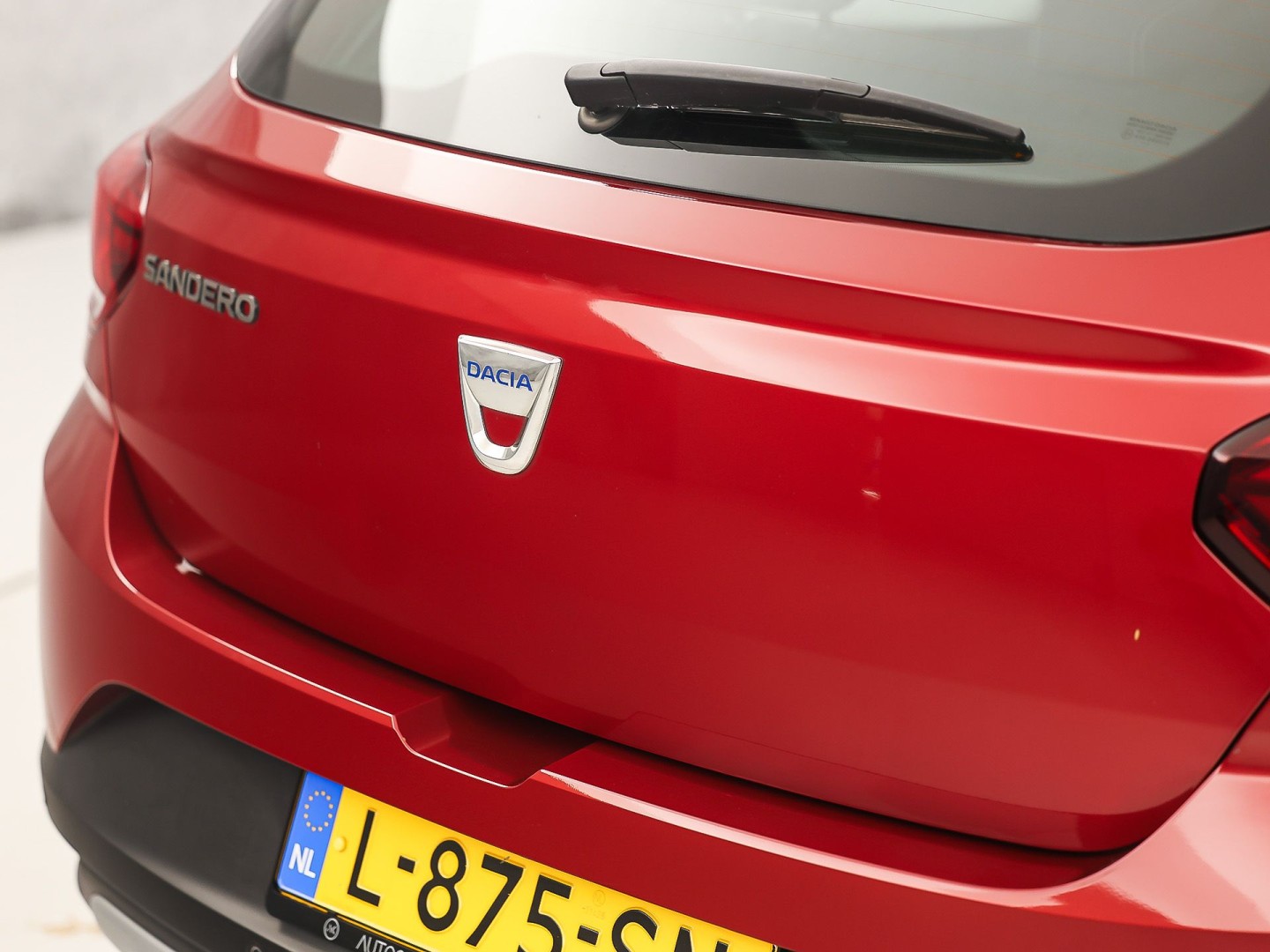 Dacia Sandero 1.0 TCe 100 Bi-Fuel Comfort (GROOT NAVI, CLIMATE, CAMERA, LM VELGEN, KEYLESS, SPORTSTOELEN, CRUISE, TREKHAAK, NIEUWSTAAT)