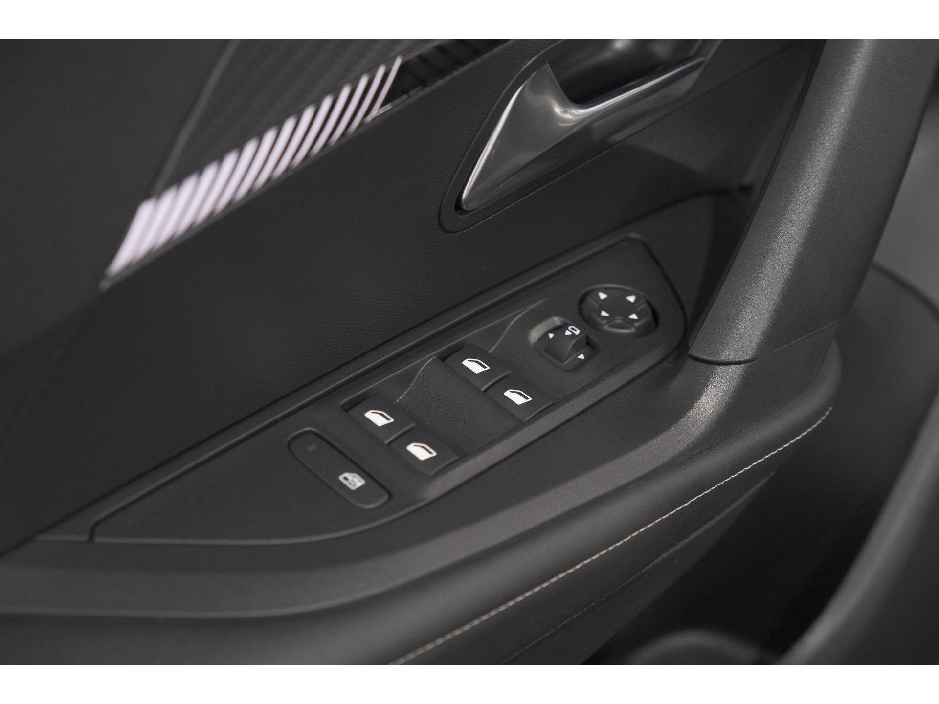 Peugeot 2008 PureTech 100 Allure | Apple Carplay | Parkeersensoren | Climate Control | Cruise Control