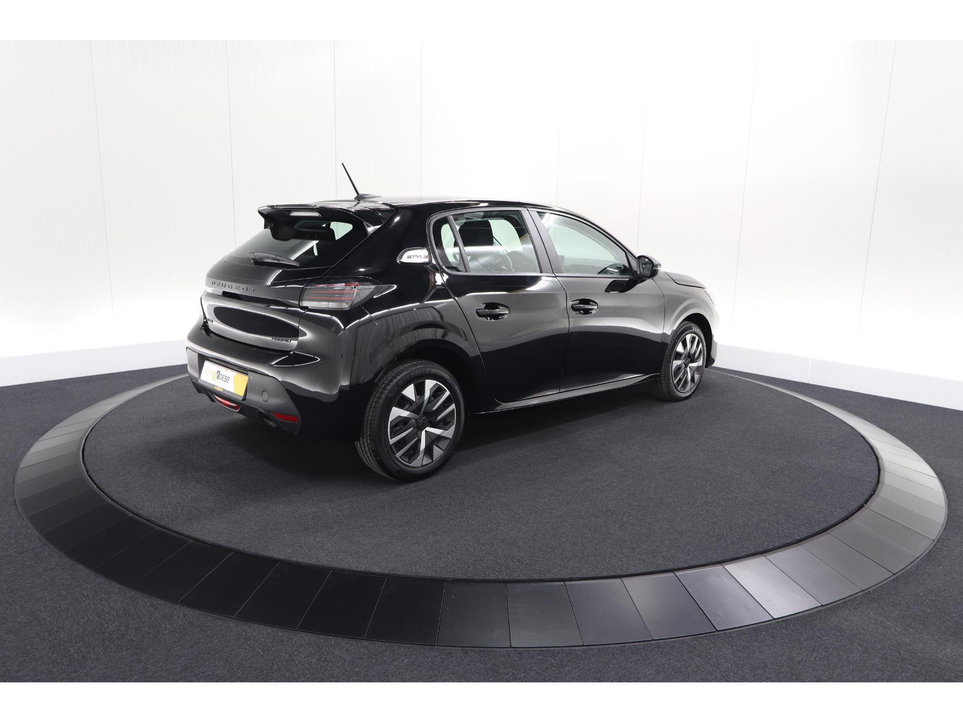 Peugeot 208 1.2 Hybrid 110 e-DCS6 Style | Parkeersensoren | Apple Carplay | Cruise Control | Airco