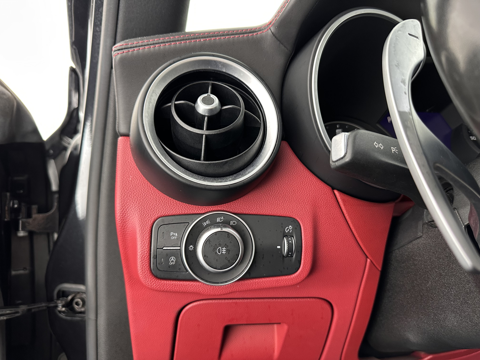 Alfa Romeo Stelvio 2.9 V6 AWD Quadrifoglio (INCL-BTW) Aut. *PANO | LEATHER-ALCANTARA | XENON | ADAPTIVE-CRUISE | BLIND-SPOT | HARMAN/KARDON | MEMORY-PACK | HEATED-SPORTSEATS | DAB+ | KEYLESS | CARPLAY | NAVI-FULLMAP | CARBON-INLAY |..