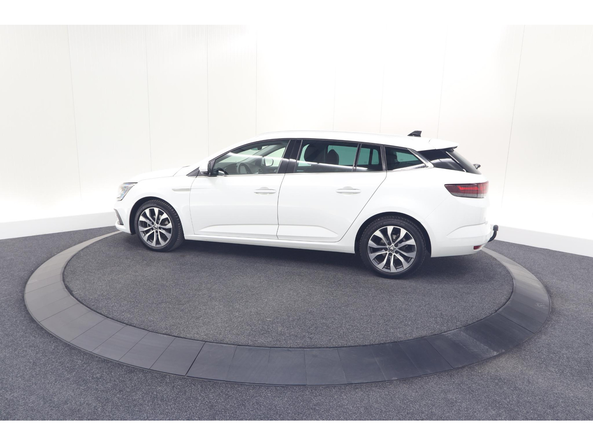 Renault Mégane Estate TCe 140 EDC Techno | Trekhaak | Camera | Navigatie | 9.3 Inch Groot Scherm