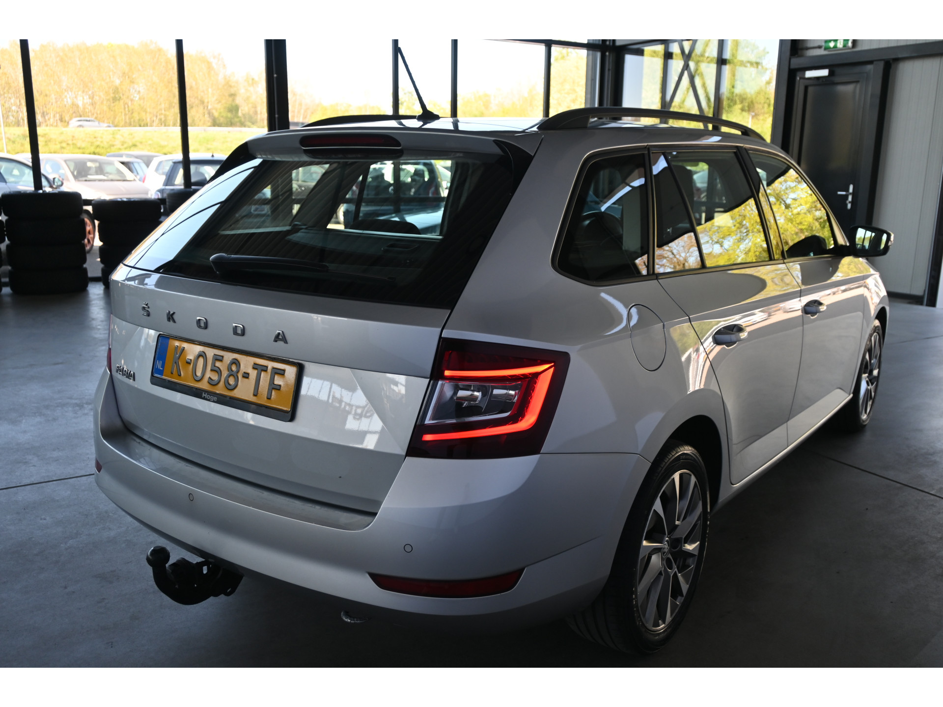 ŠKODA Fabia Combi 1.0 TSI Business Edition Airco Navigatie LED Cruise Control 1e Eigenaar Rijklaarprijs! Inruil Mogelijk!